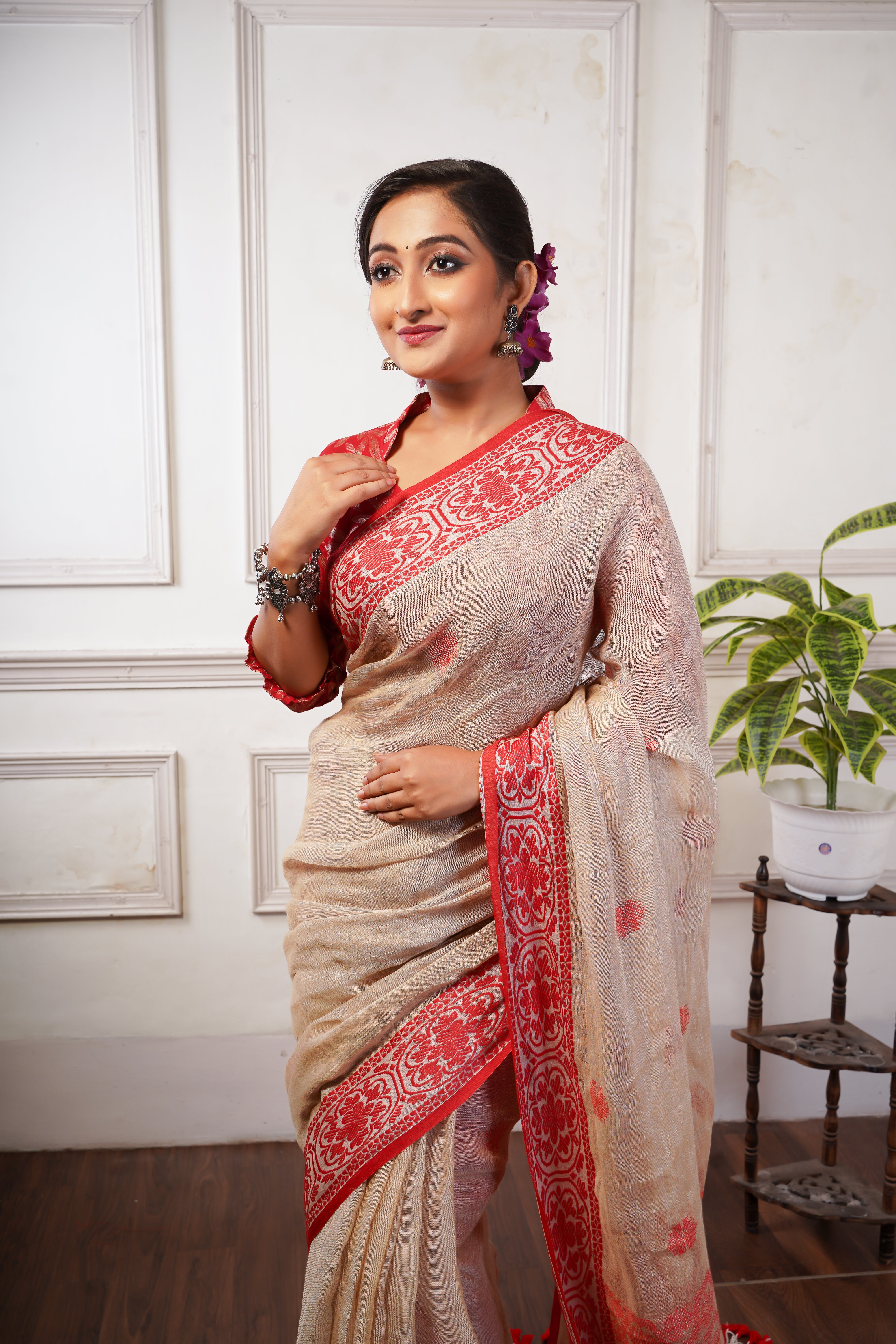 Beigh & Red Linen Hand Woven Jamdani Saree