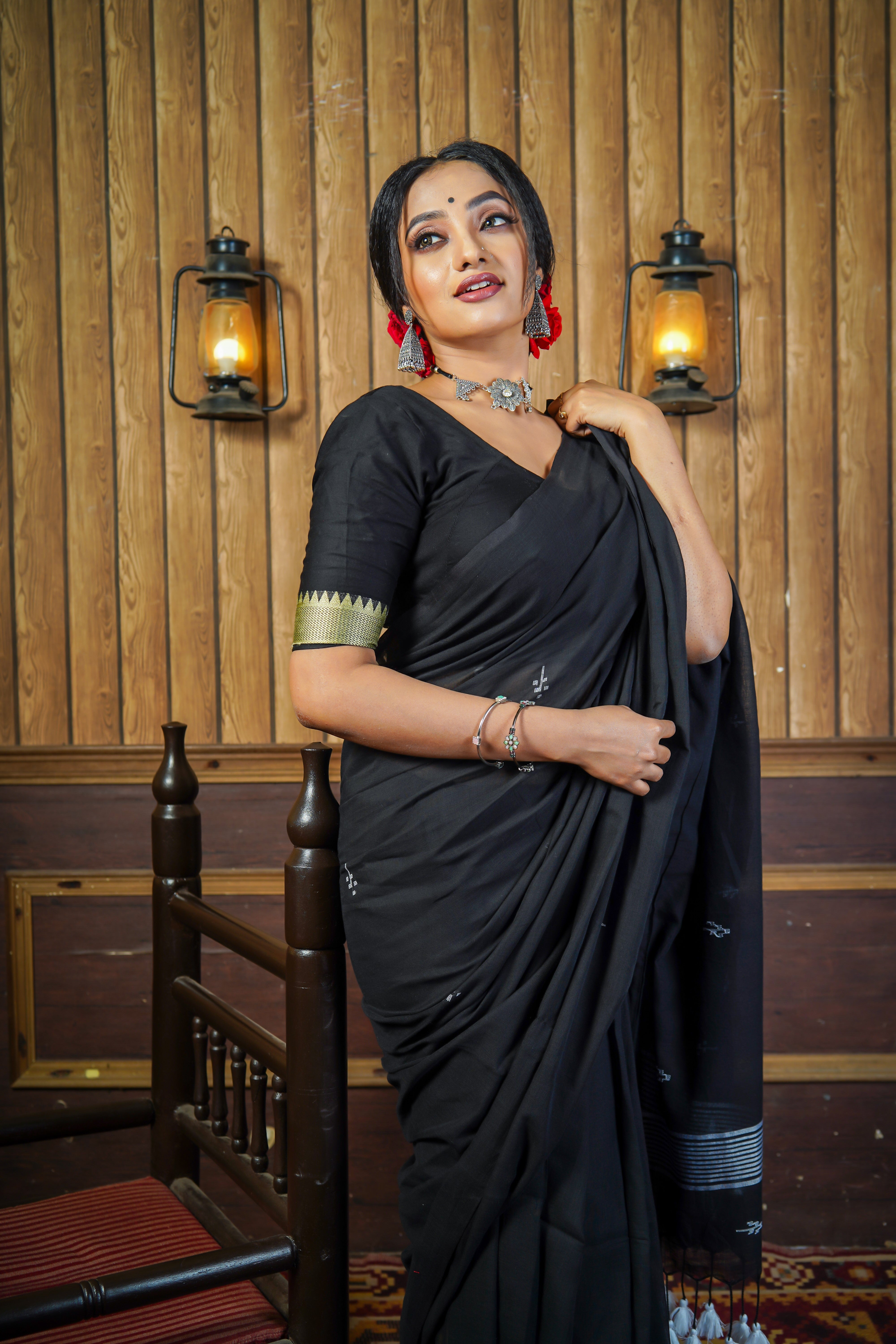 Hand Weaving Black Mul Mul Cotton Saree