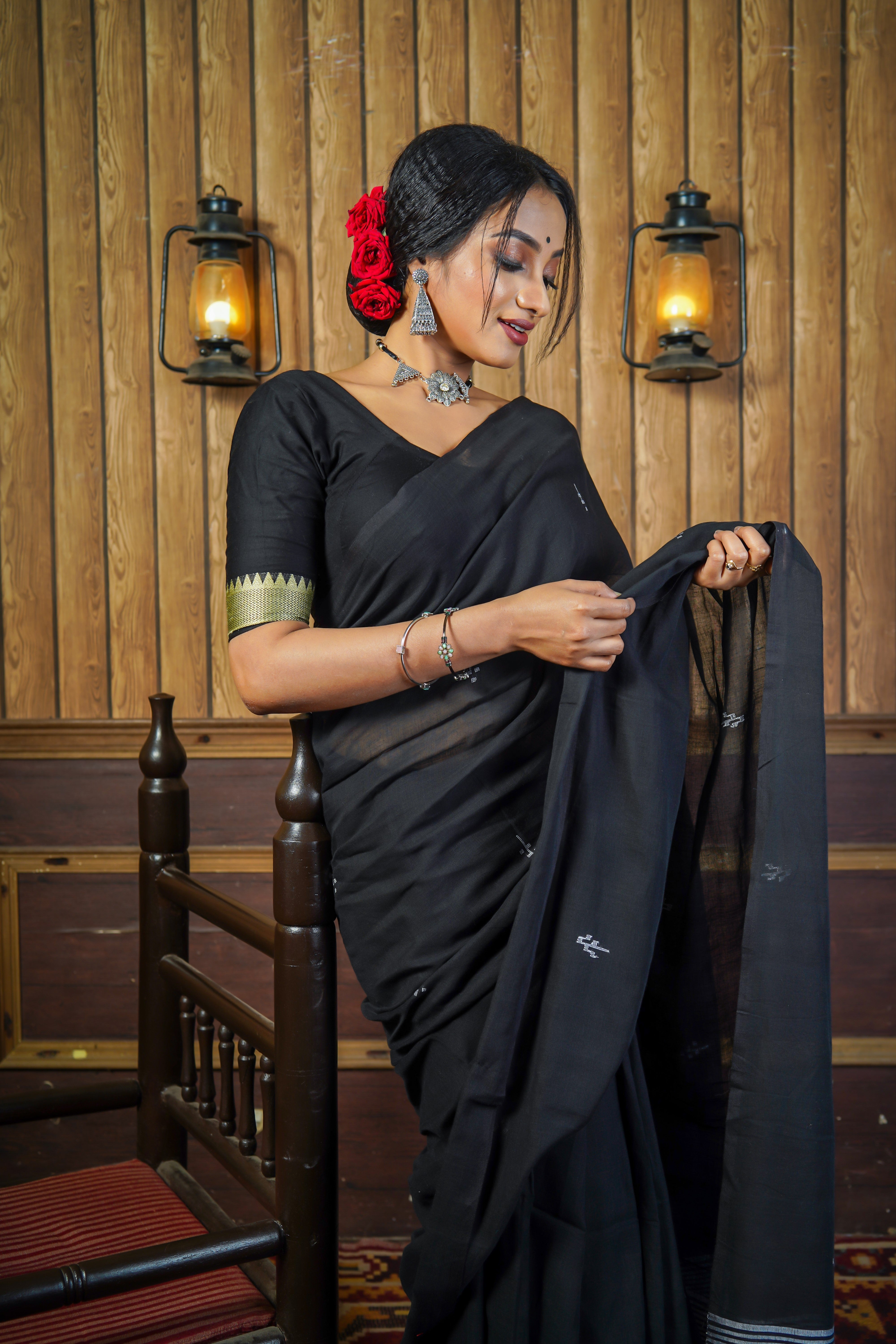Hand Weaving Black Mul Mul Cotton Saree