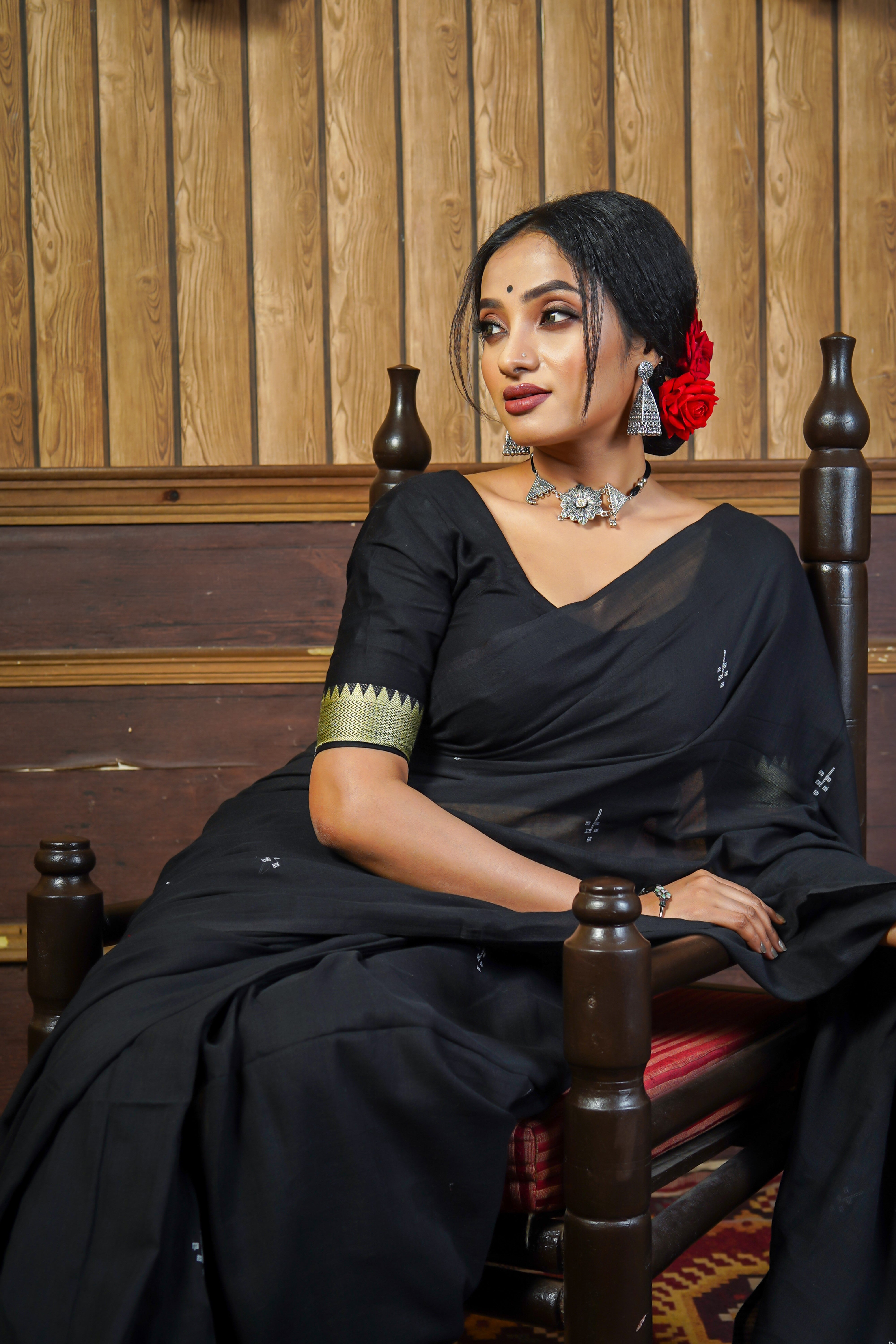 Hand Weaving Black Mul Mul Cotton Saree