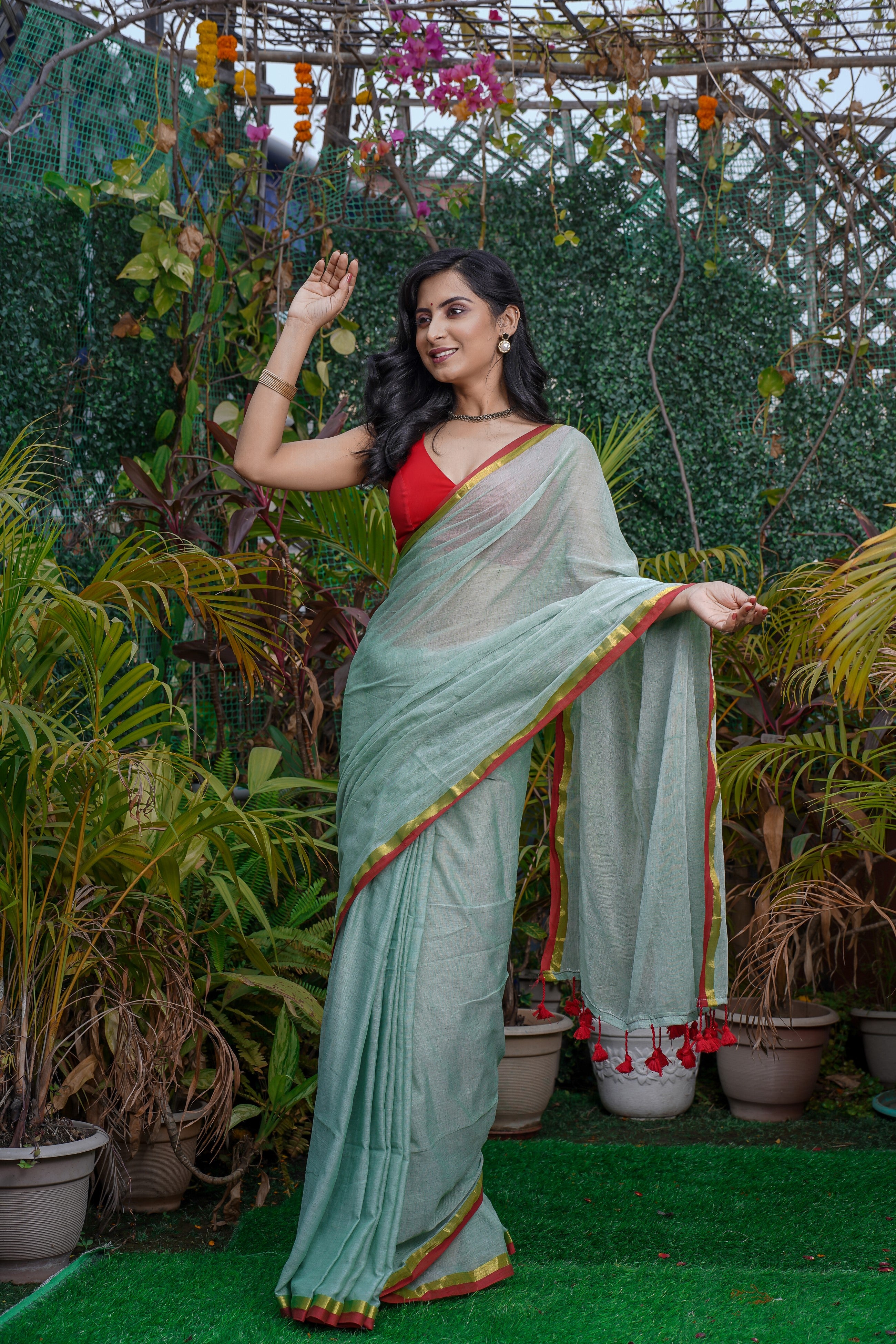 Candet Blue Red & Golden border Mul Mul Cotton Saree With Blouse Piece