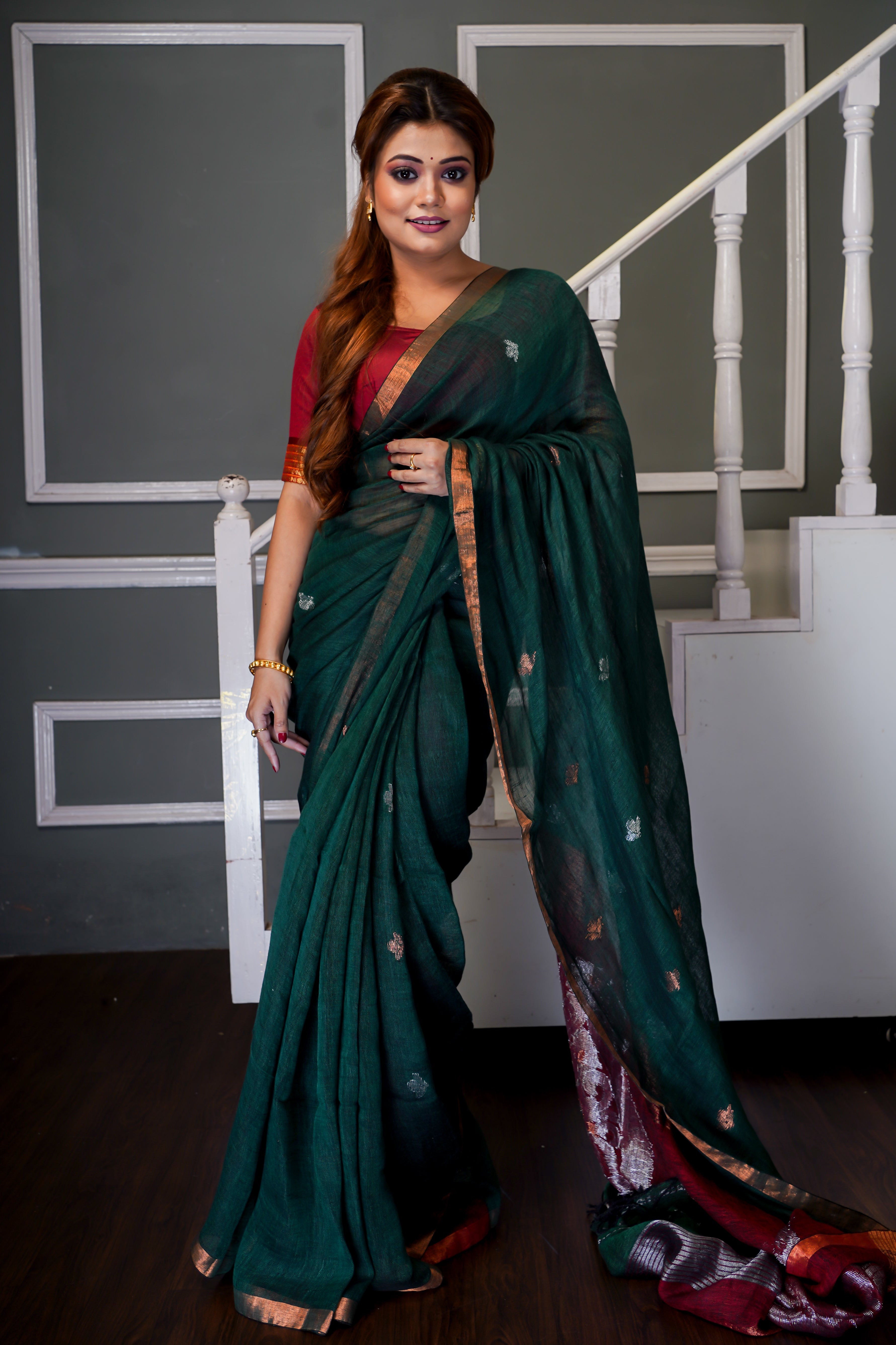 Green & Maroon Sankha Linen Hand Woven Jamdani Saree