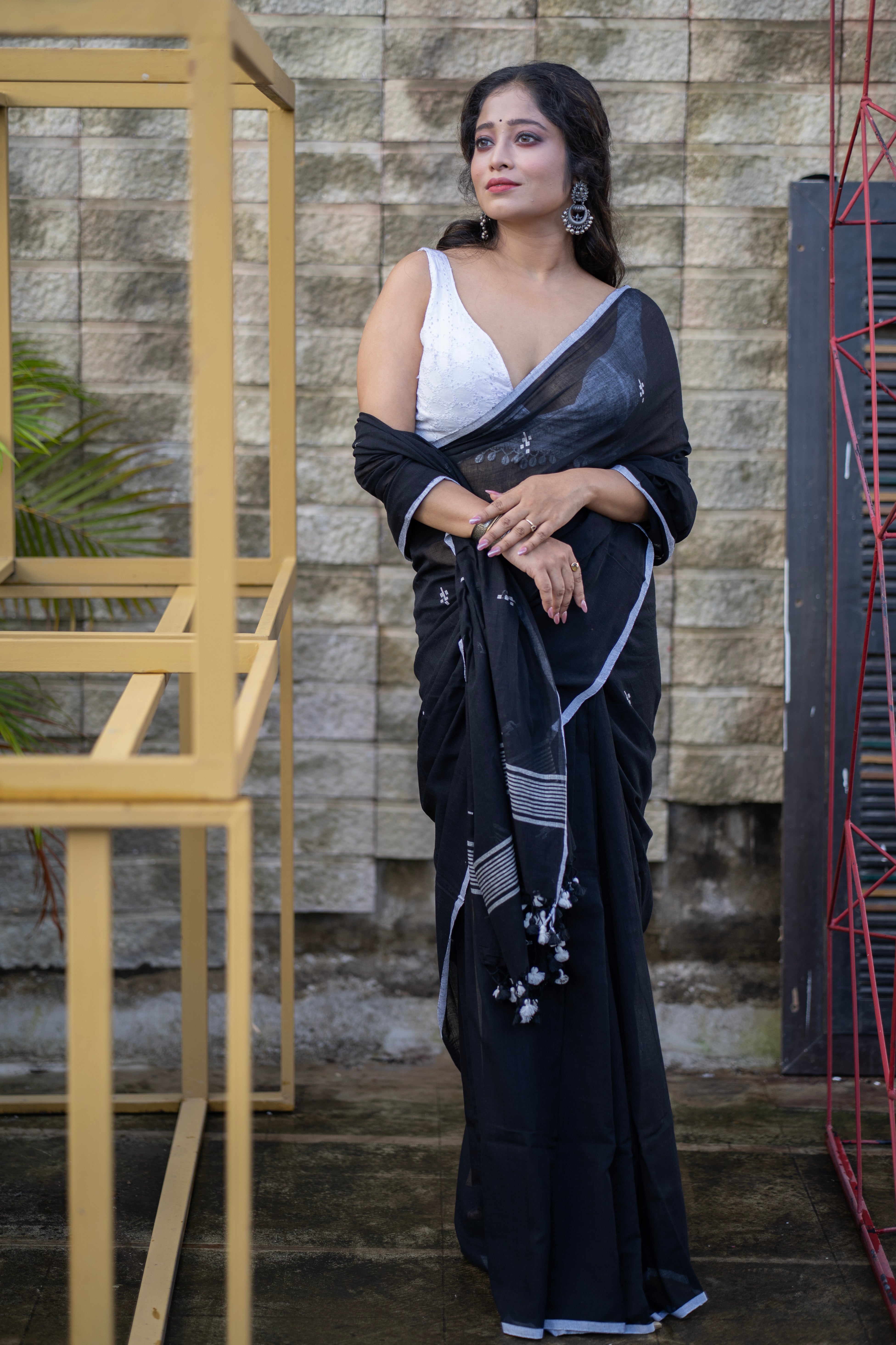 Hand Weaving Black Mul Mul Cotton Saree