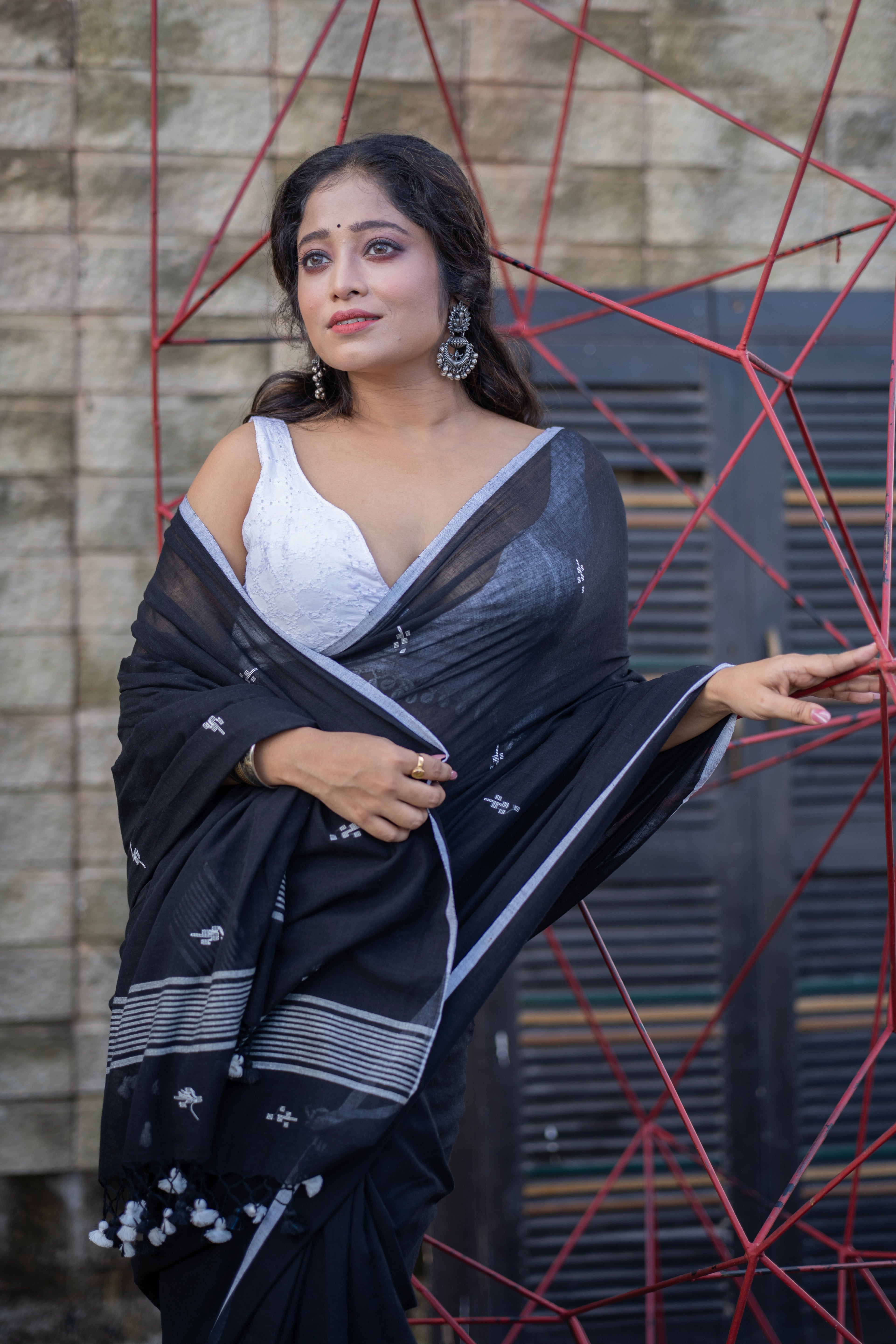 Hand Weaving Black Mul Mul Cotton Saree