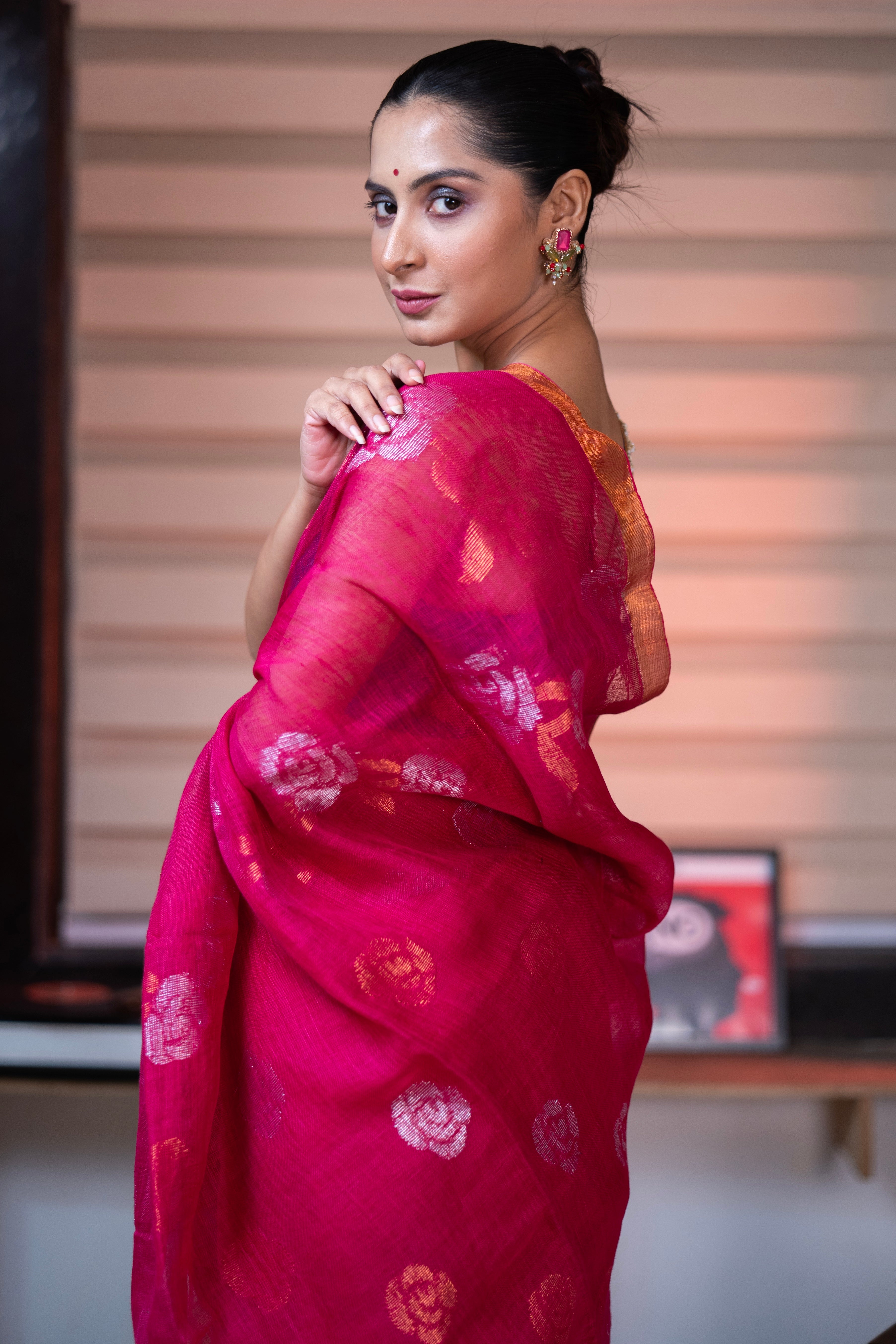 Rani Rose Linen Hand Woven Jamdani Saree