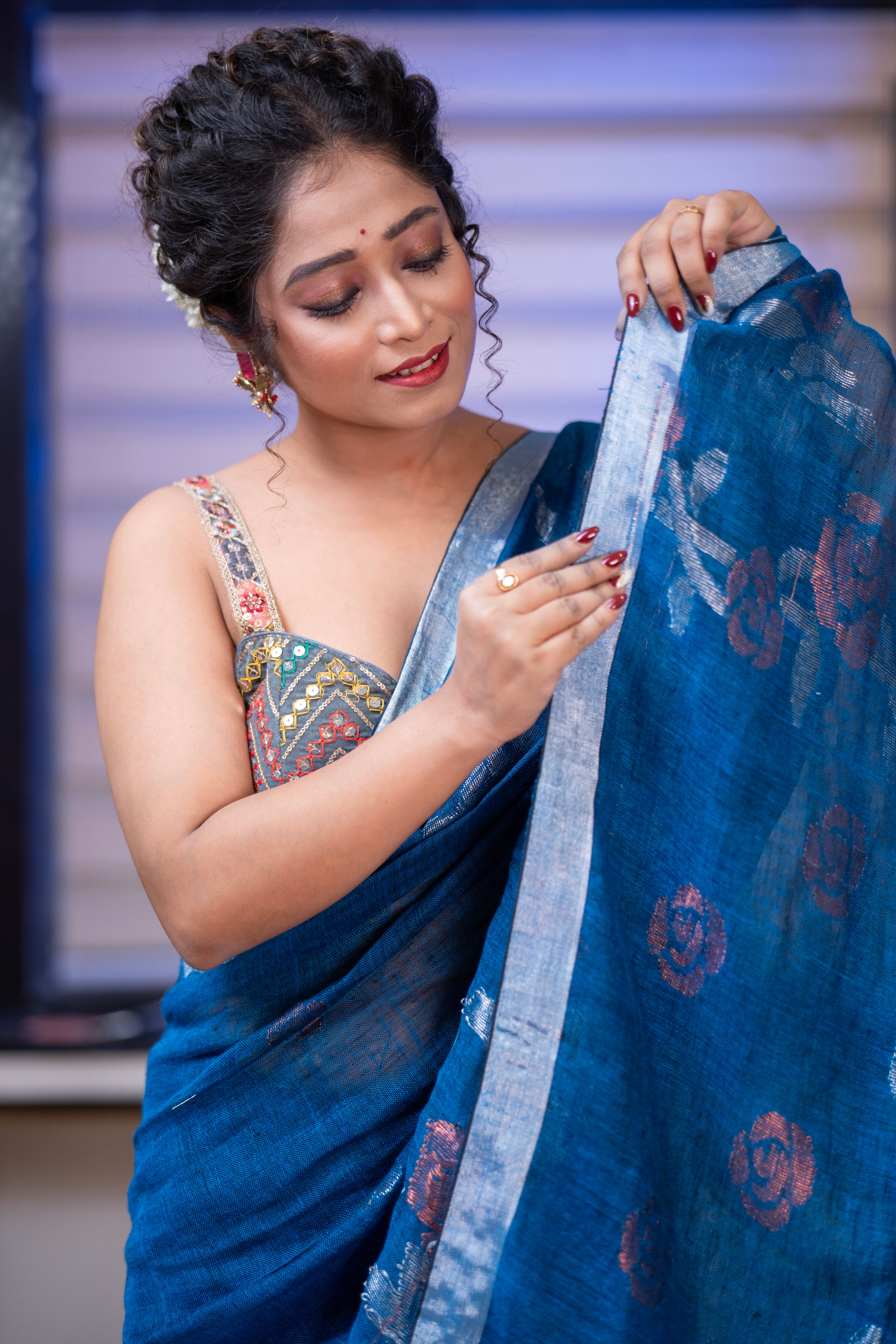 Blue Rose Linen Hand Woven Jamdani Saree