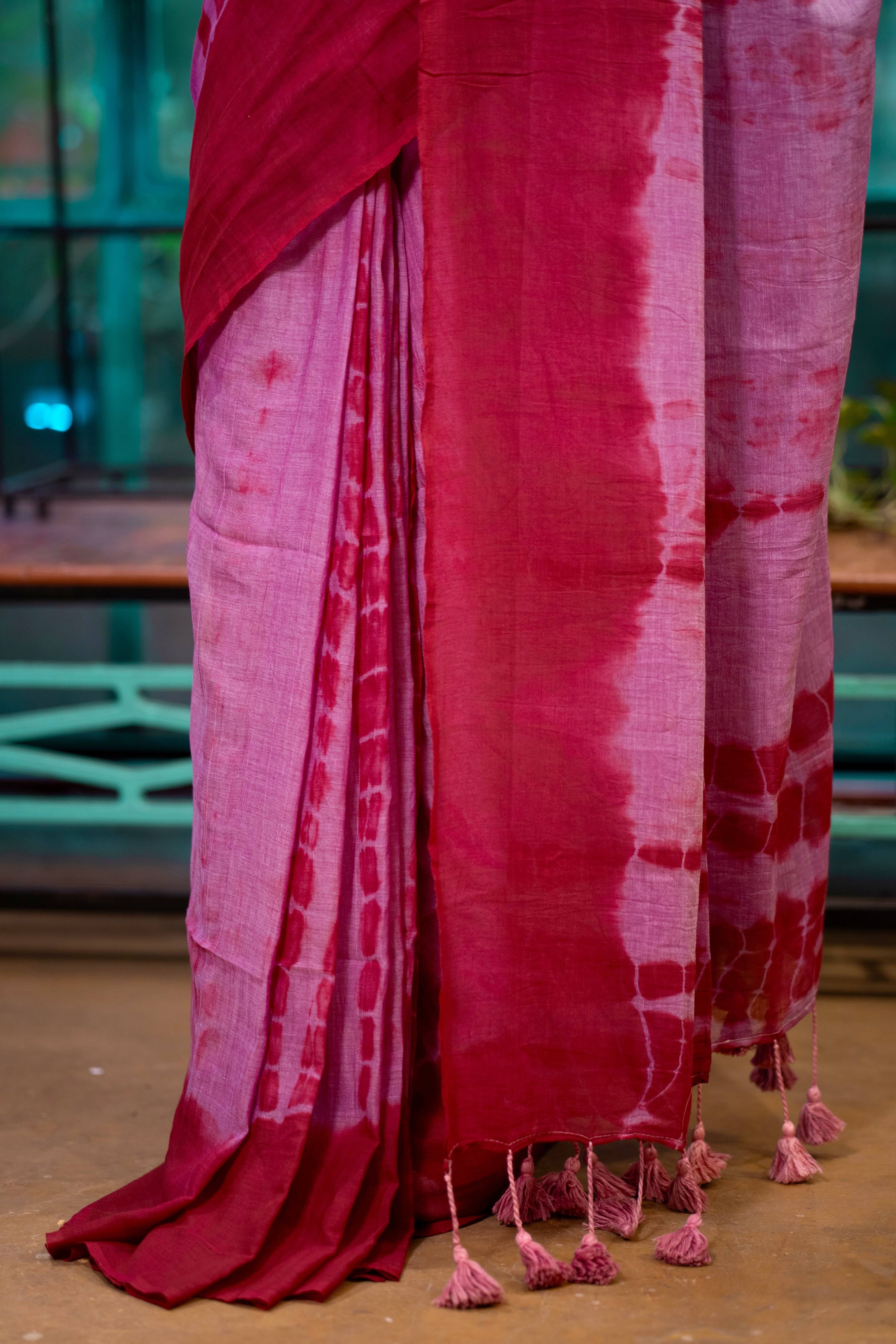 Shibori Print Mulmul Cotton Saree- Maroon and Pink