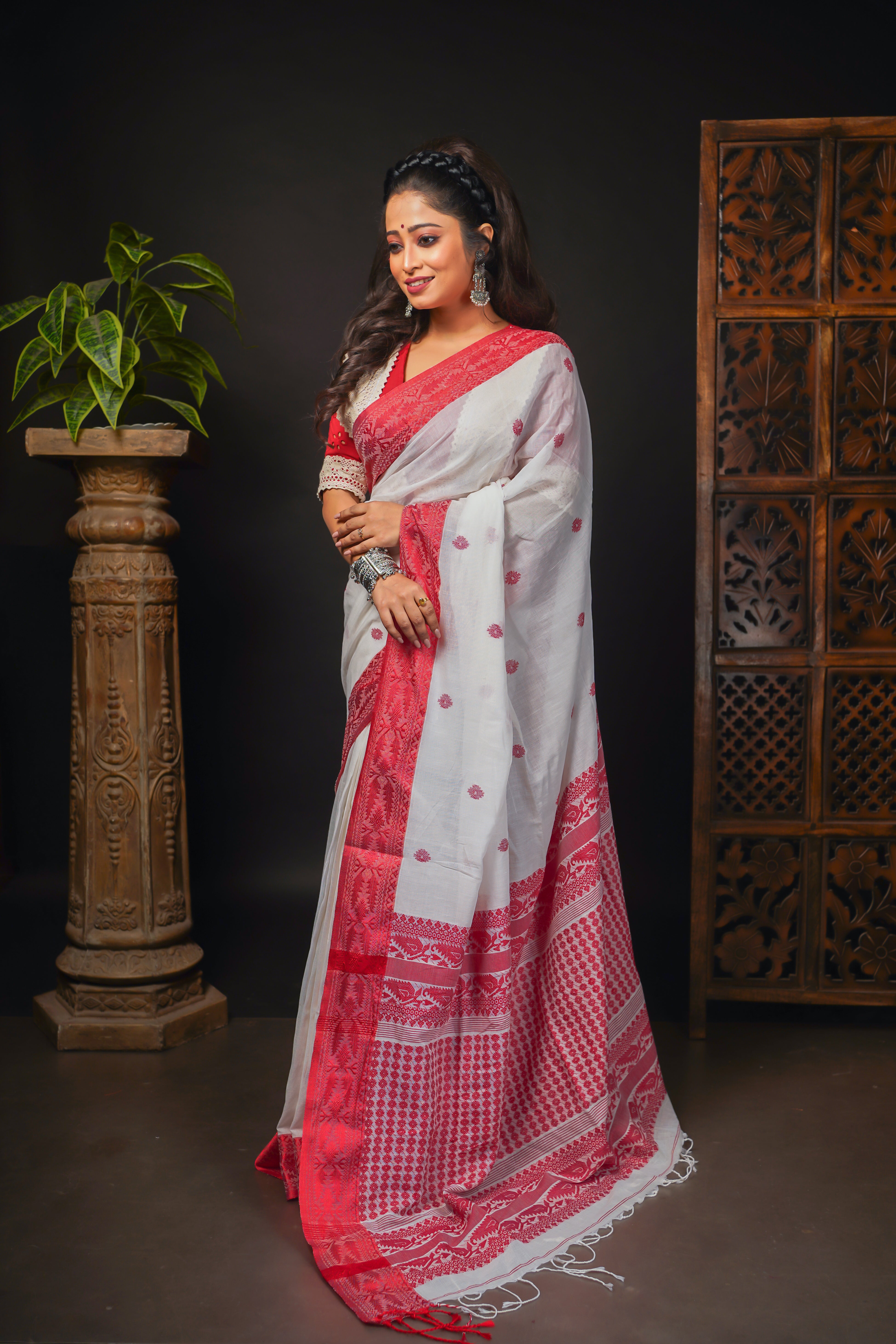 White Pure Masrise Cotton Handwoven Saree