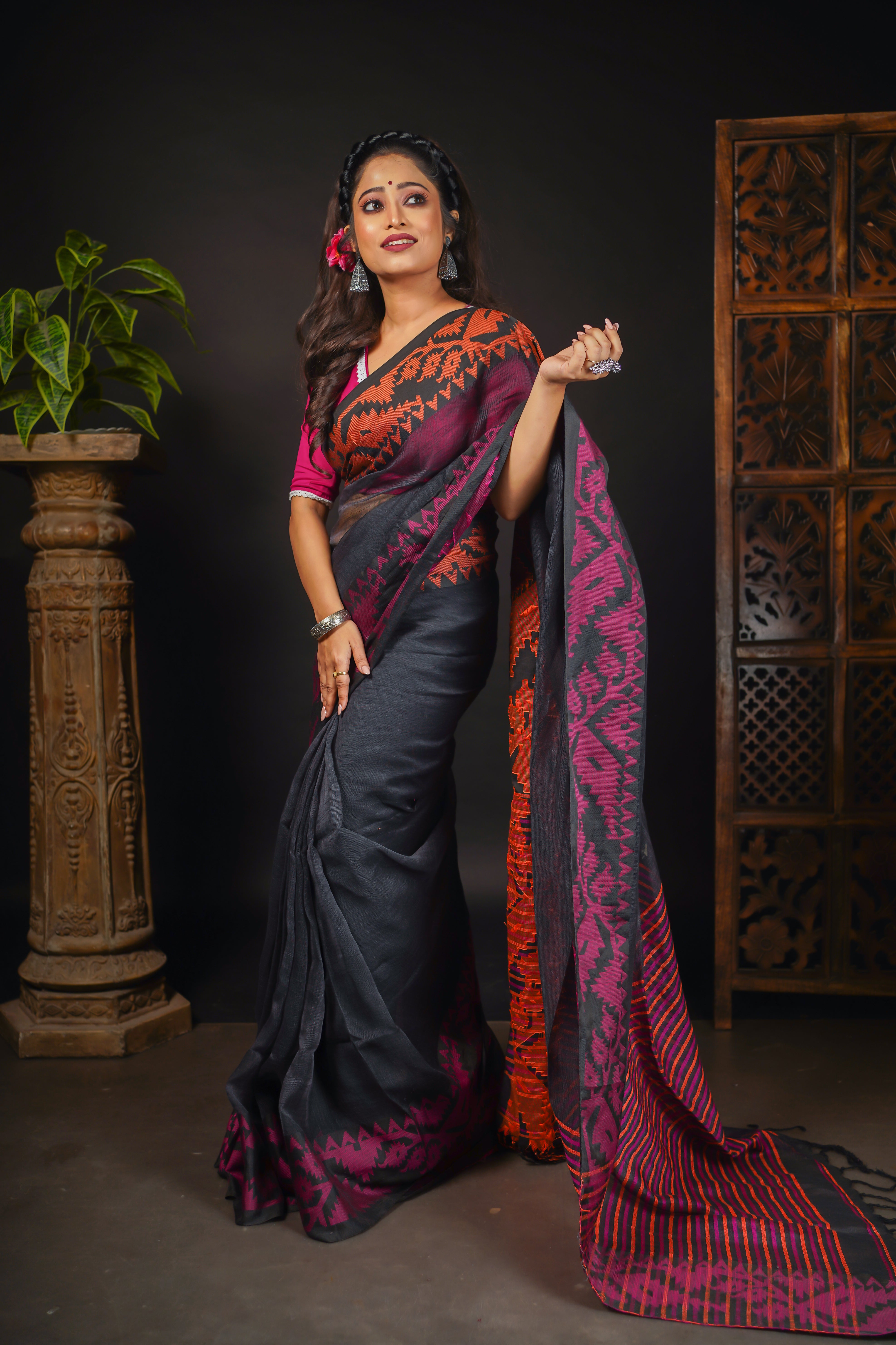 Black Pure Linen Handwoven Jamdani Saree