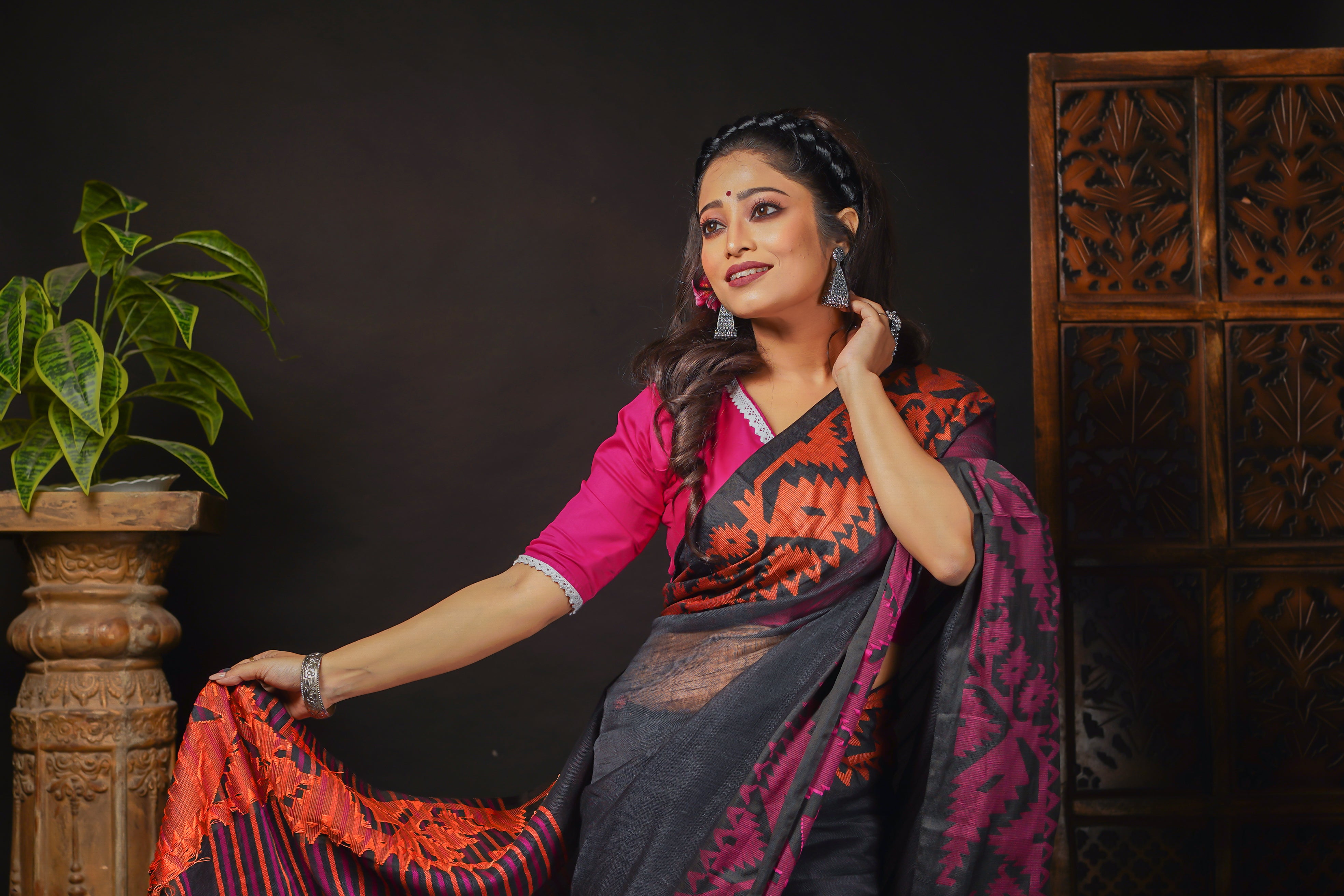 Black Pure Linen Handwoven Jamdani Saree