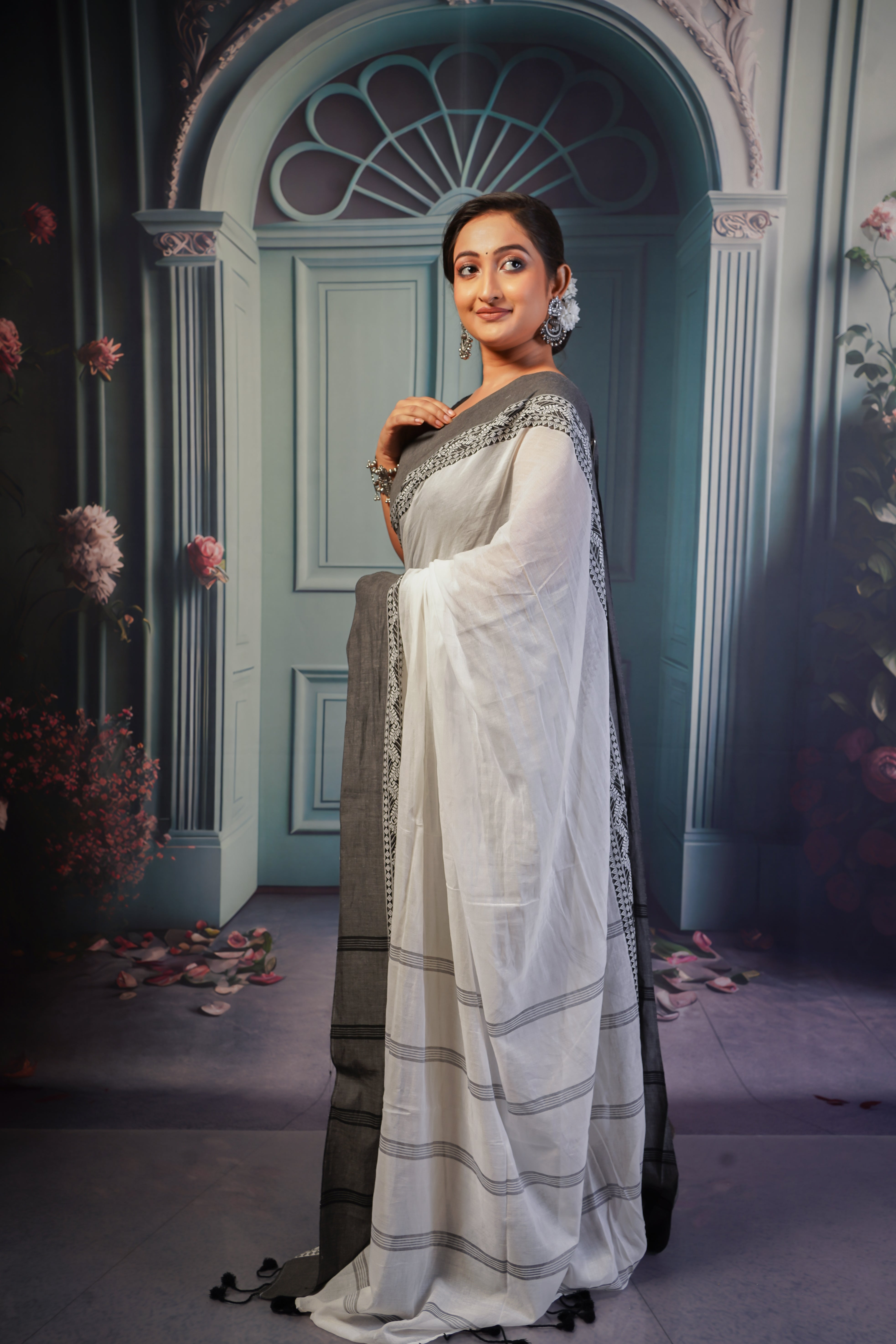 White & Grey Mul Mul Cotton Saree