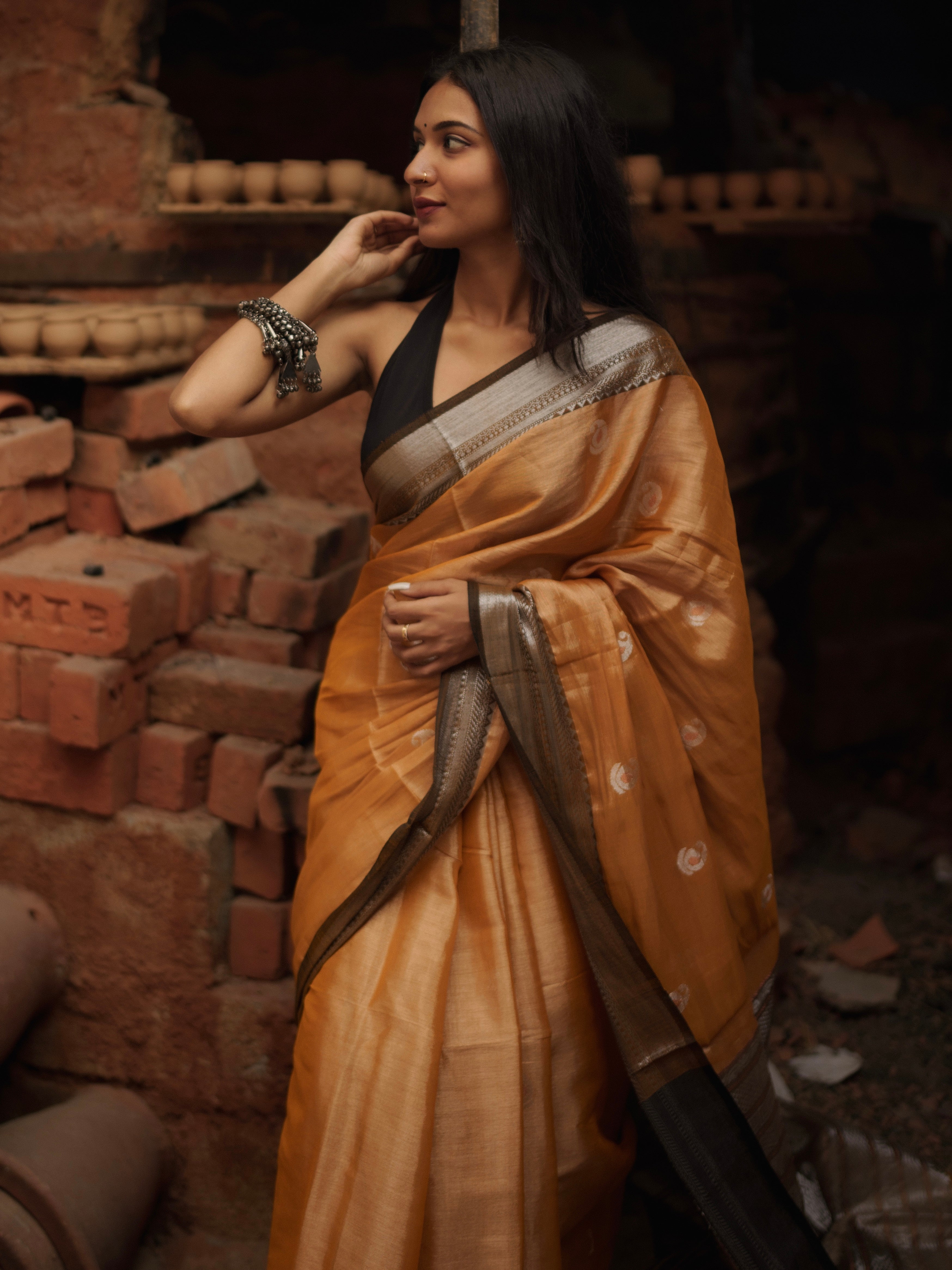 Metallic Gold Pure Tissue Linen Handwoven Jamdani Saree