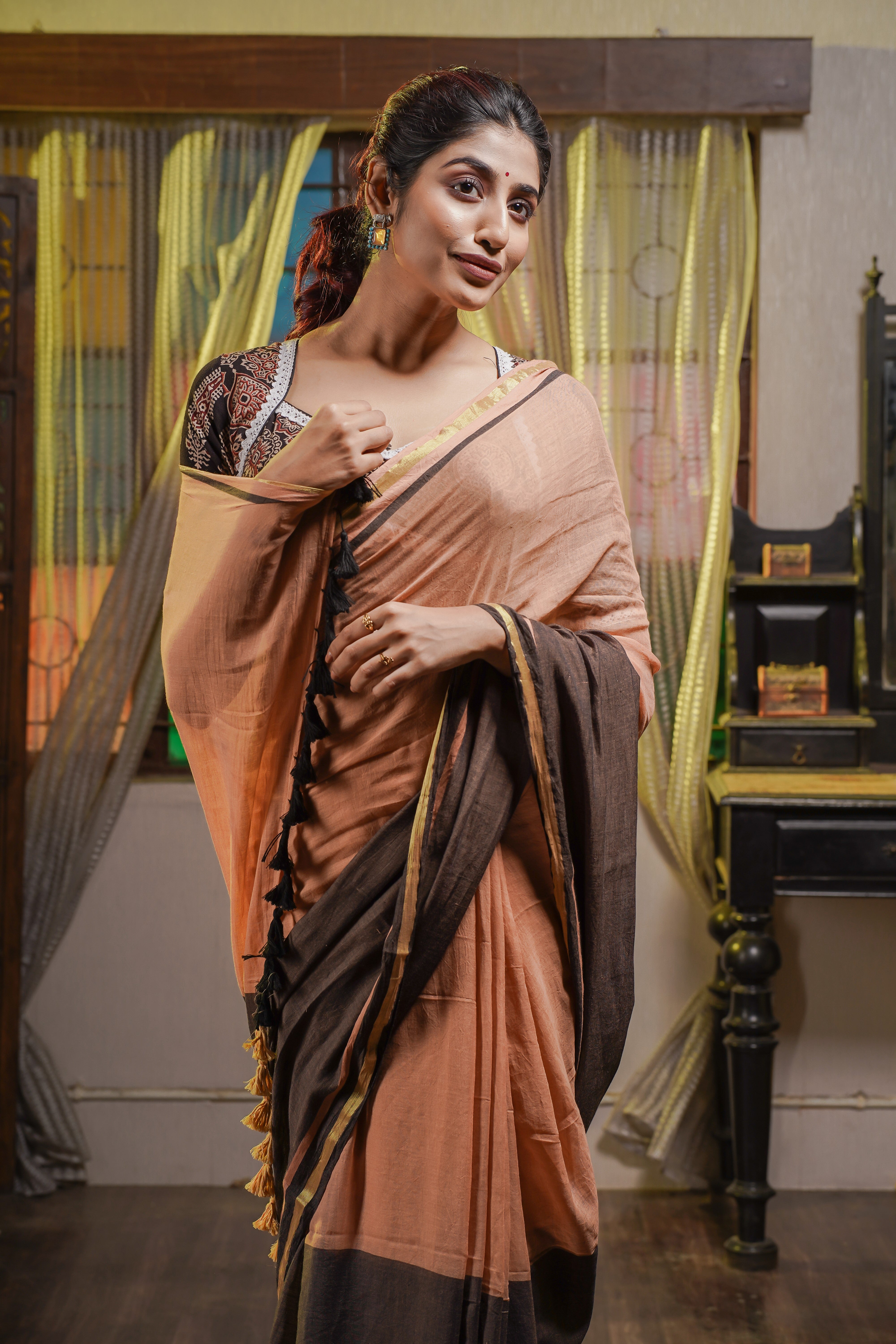 Mul Mul Cotton Saree WIth Golden Border - Headland