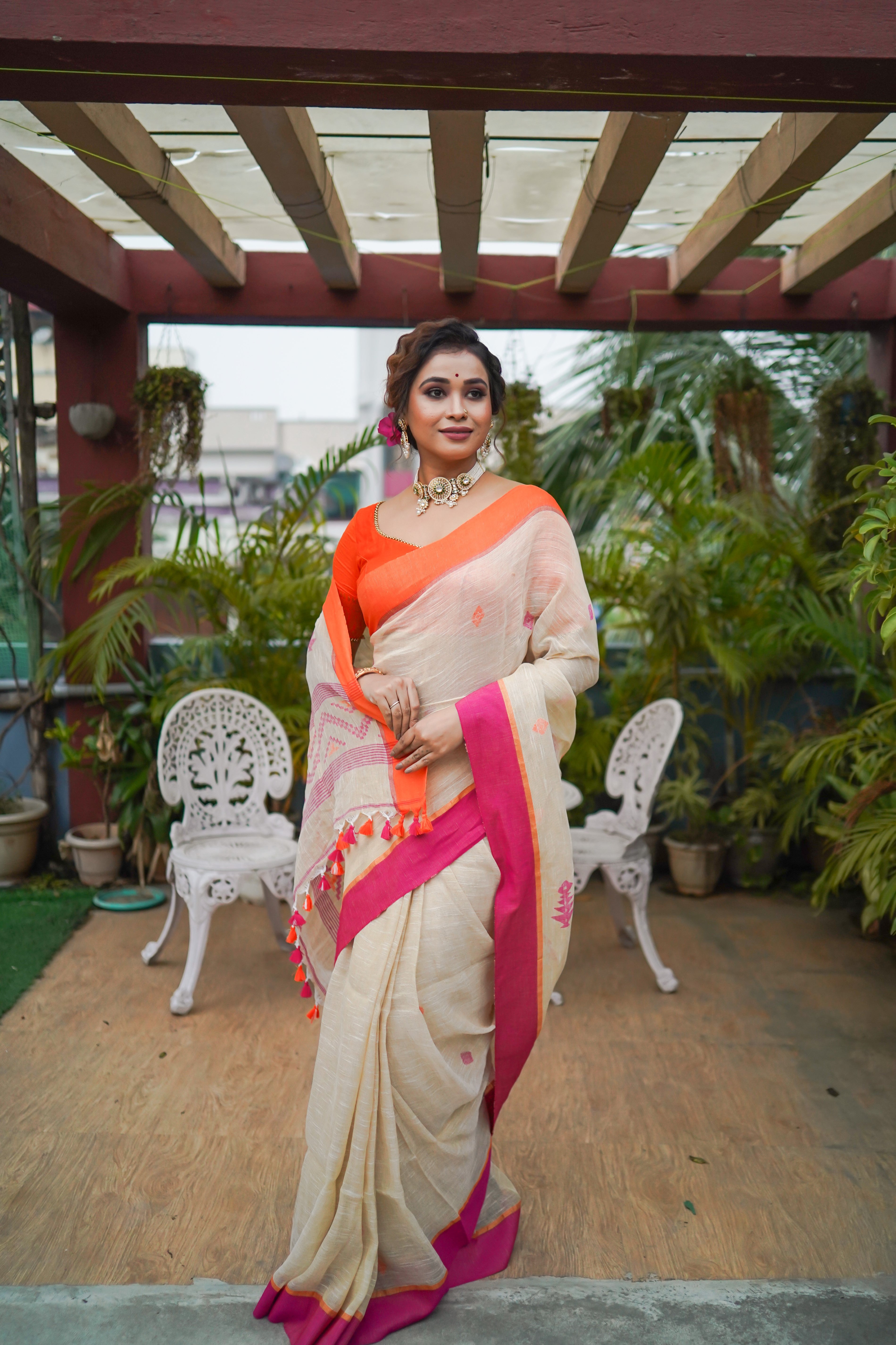 Off White Pure Linen Hand Woven Jamdani Saree