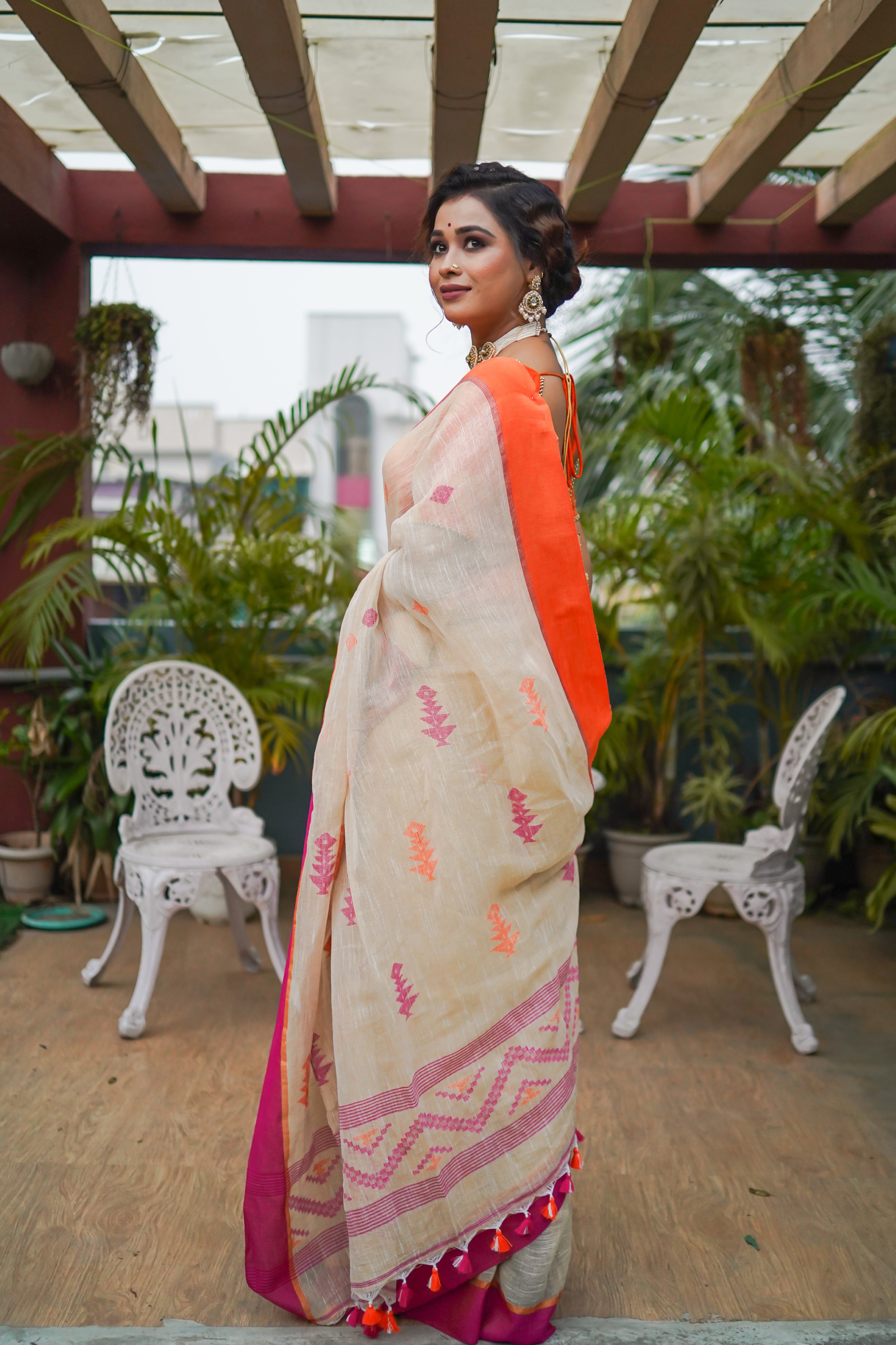 Off White Pure Linen Hand Woven Jamdani Saree