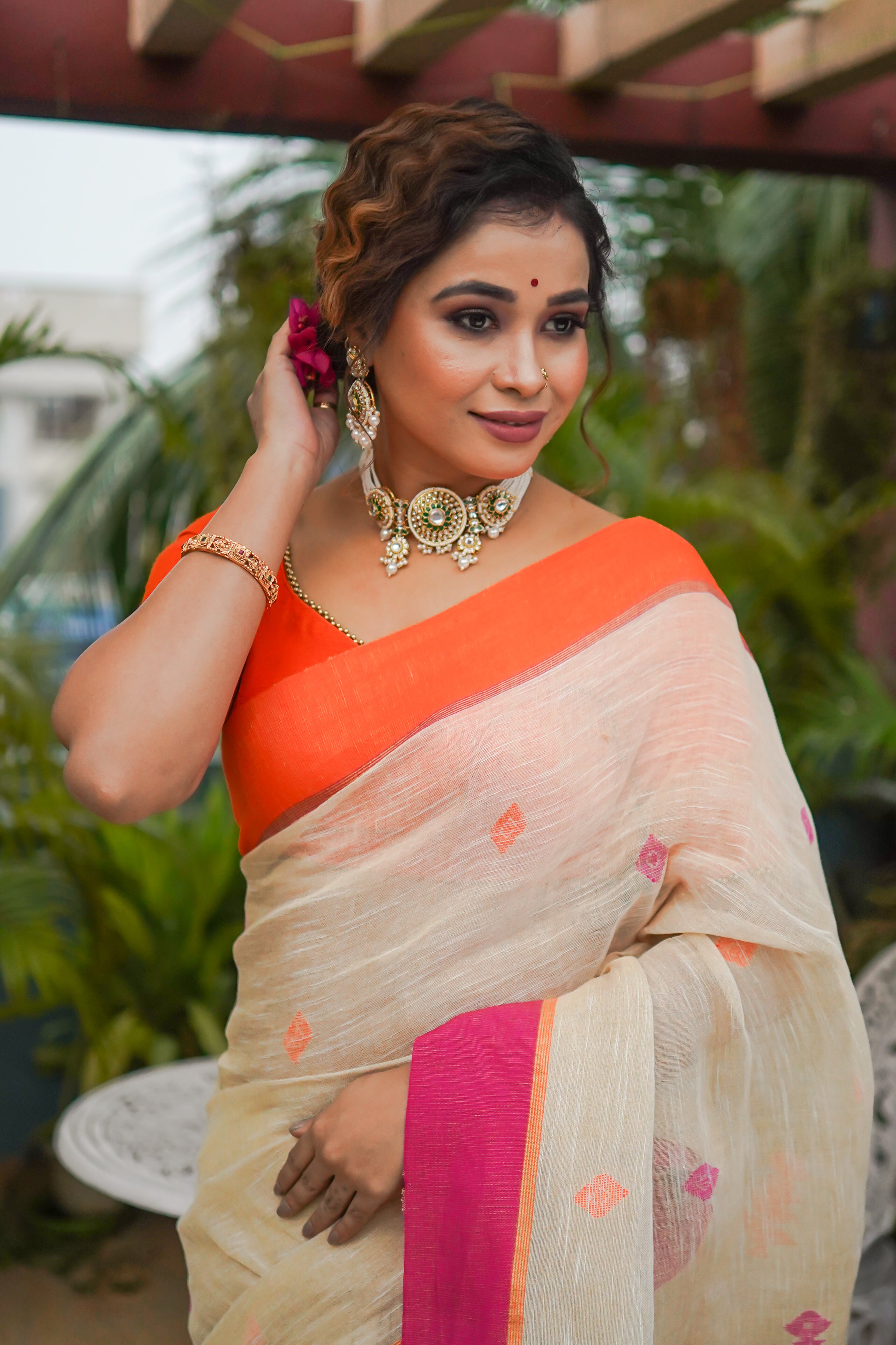 Off White Pure Linen Hand Woven Jamdani Saree