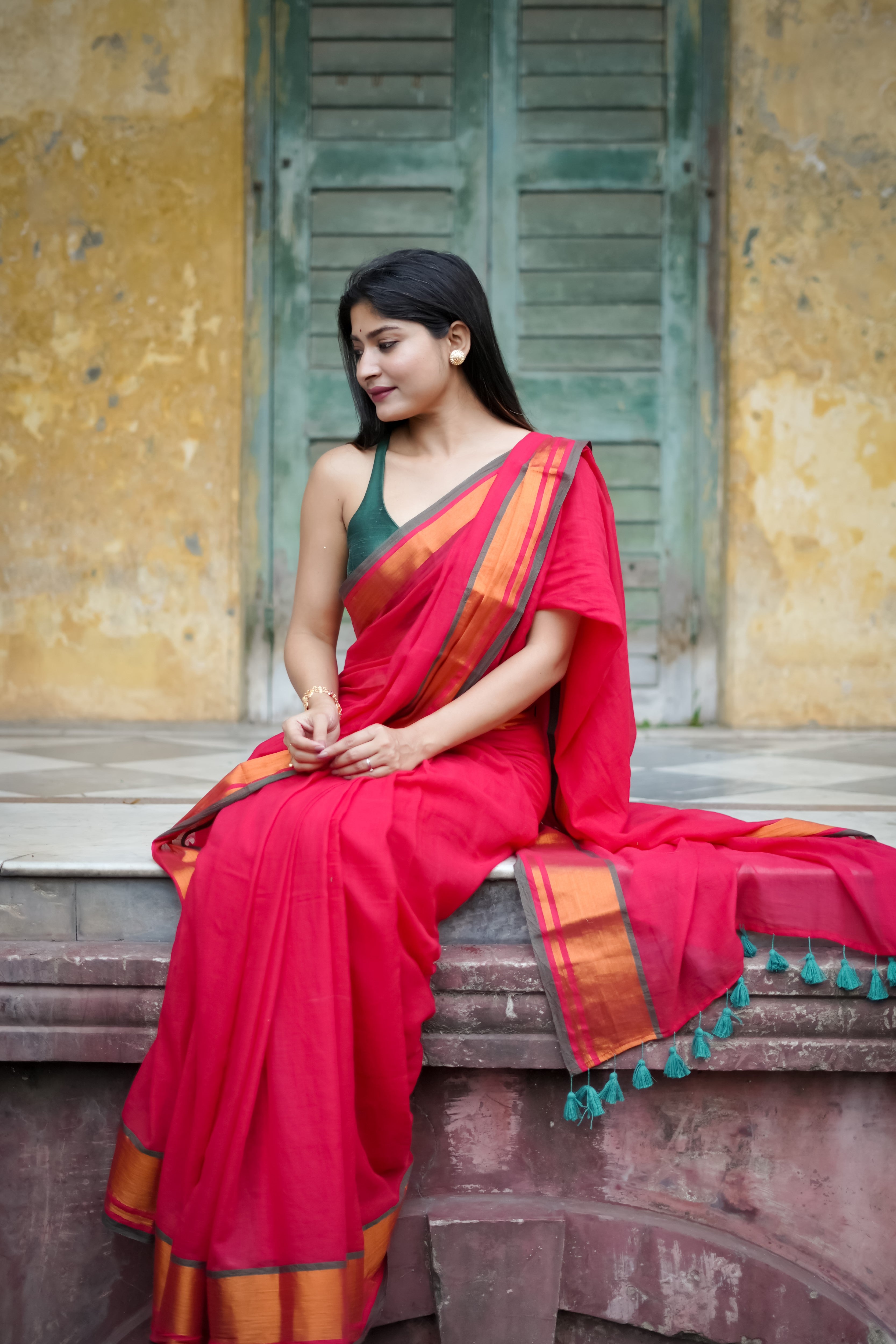 Red Mul Mul Cotton Saree With contrast blouse piece