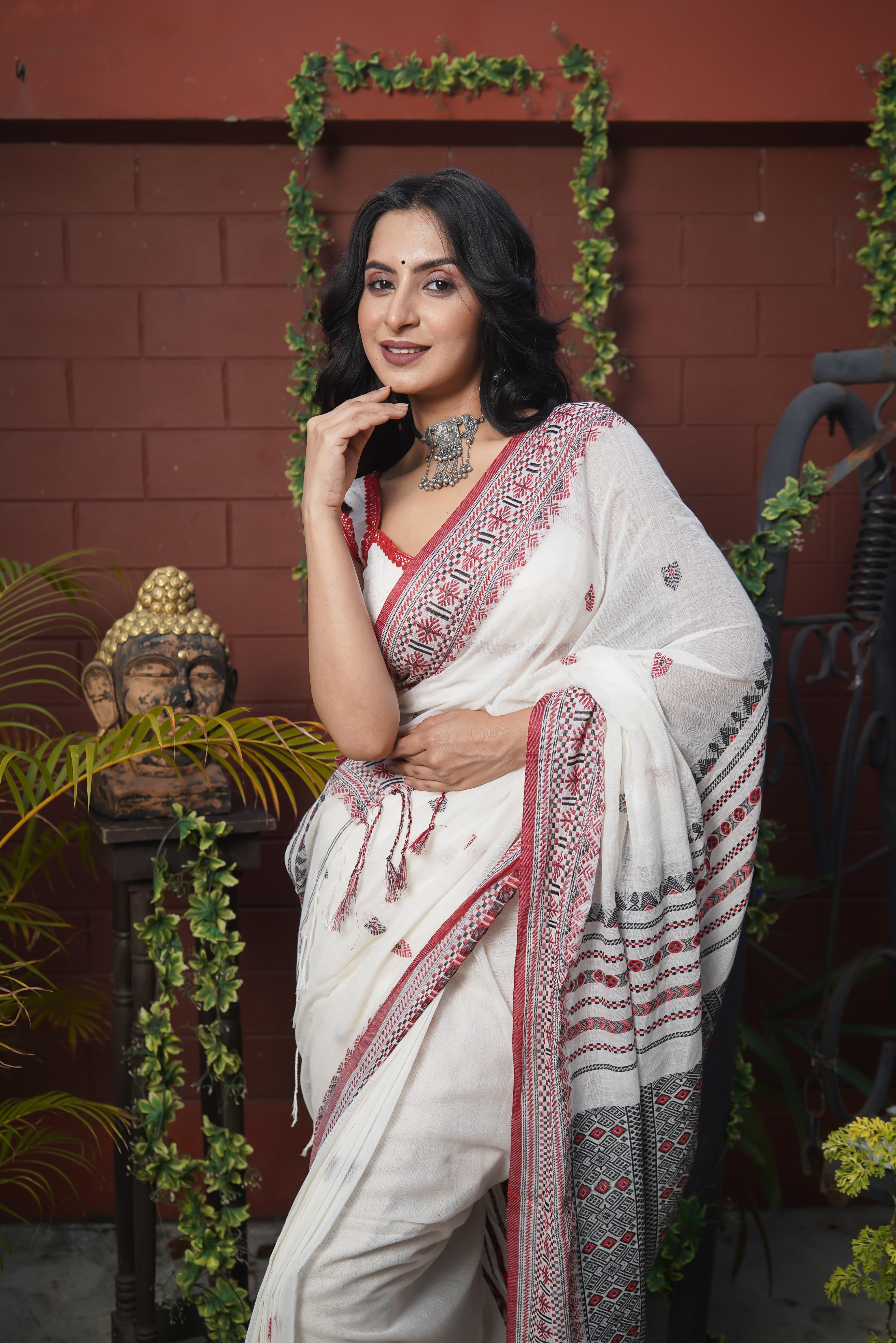 Pure Masrise Cotton Hand Weaving Buti Saree-White