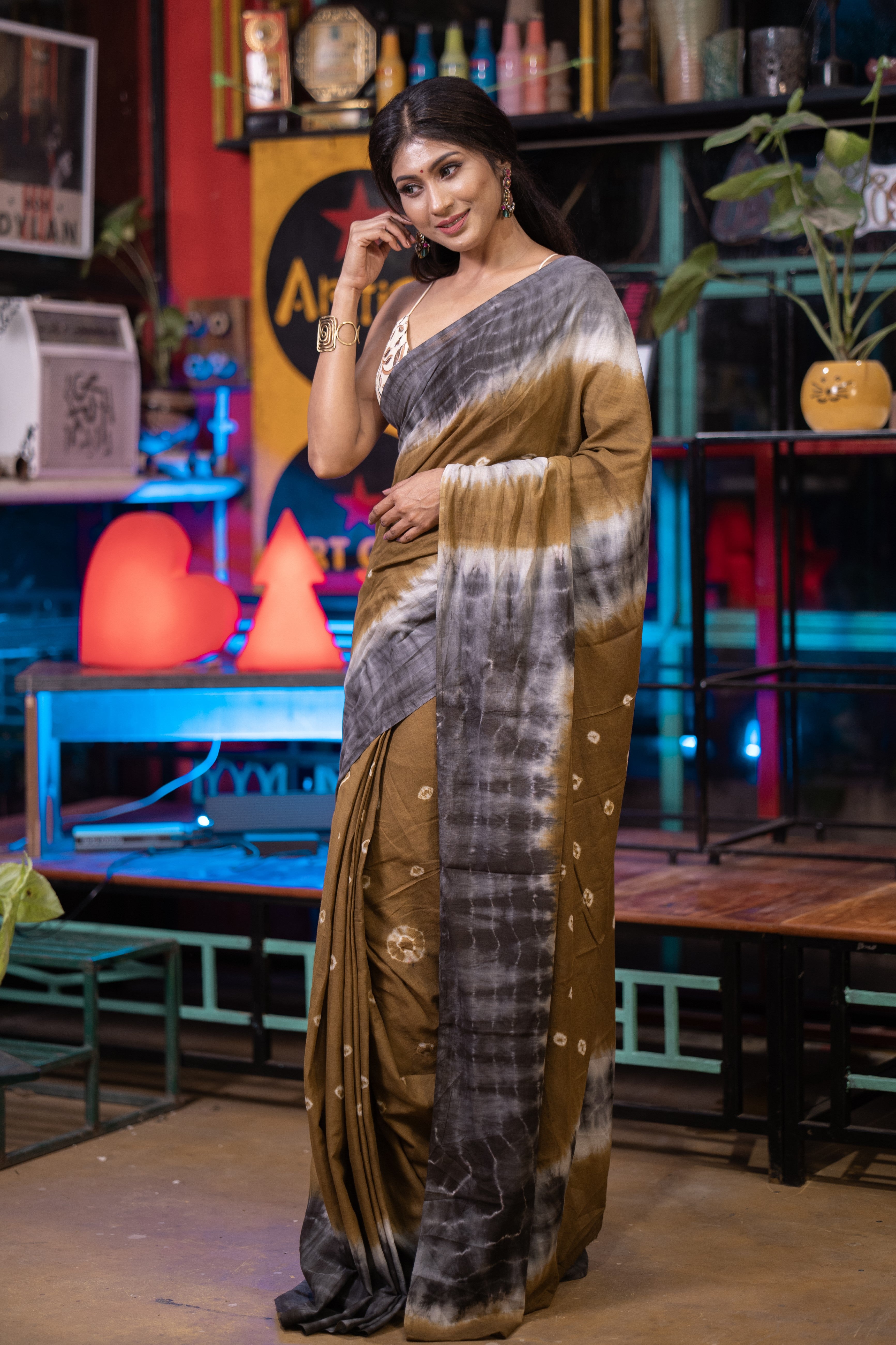 Bandhani Mulmul Cotton Saree- Ash brown