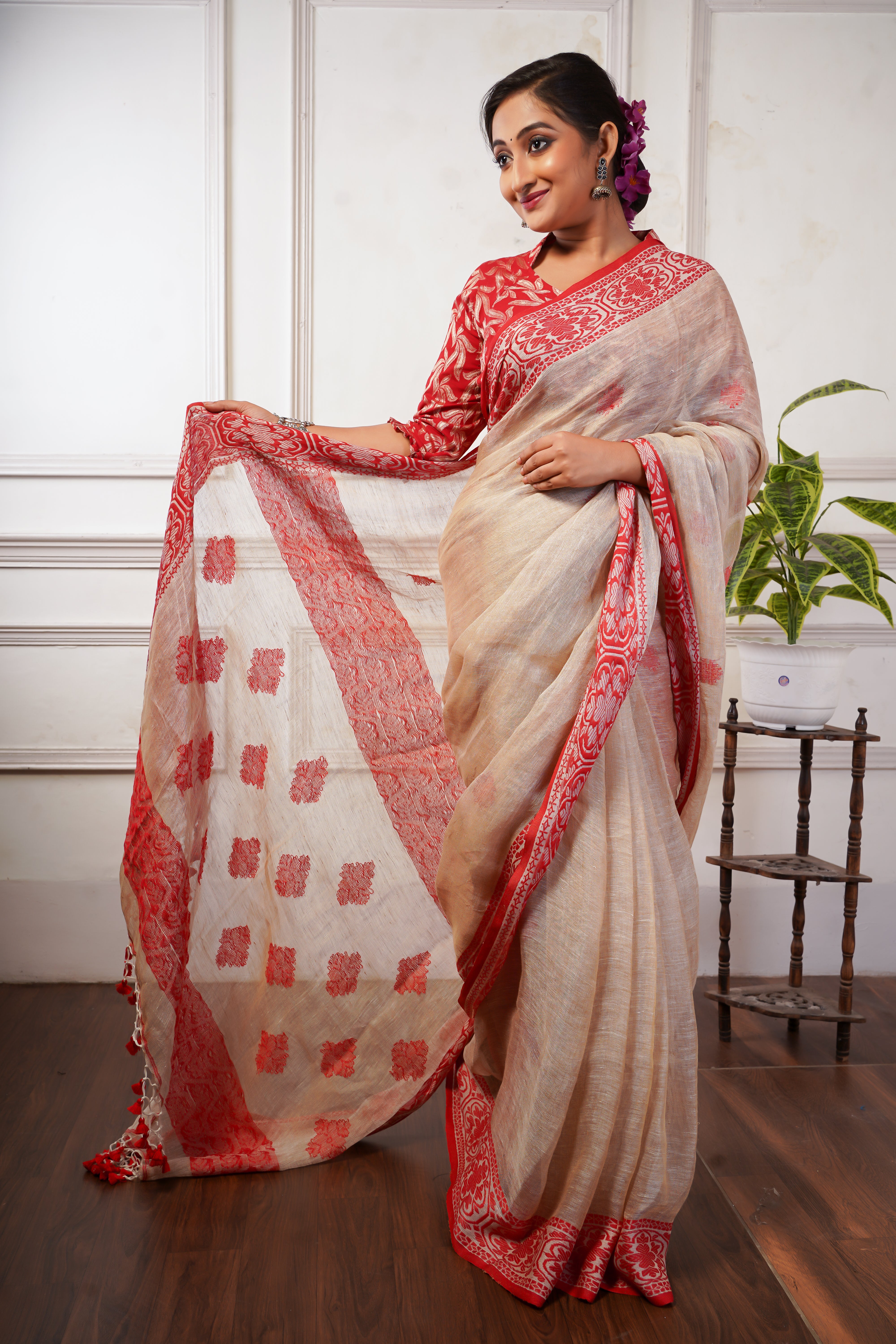 Beigh & Red Linen Hand Woven Jamdani Saree