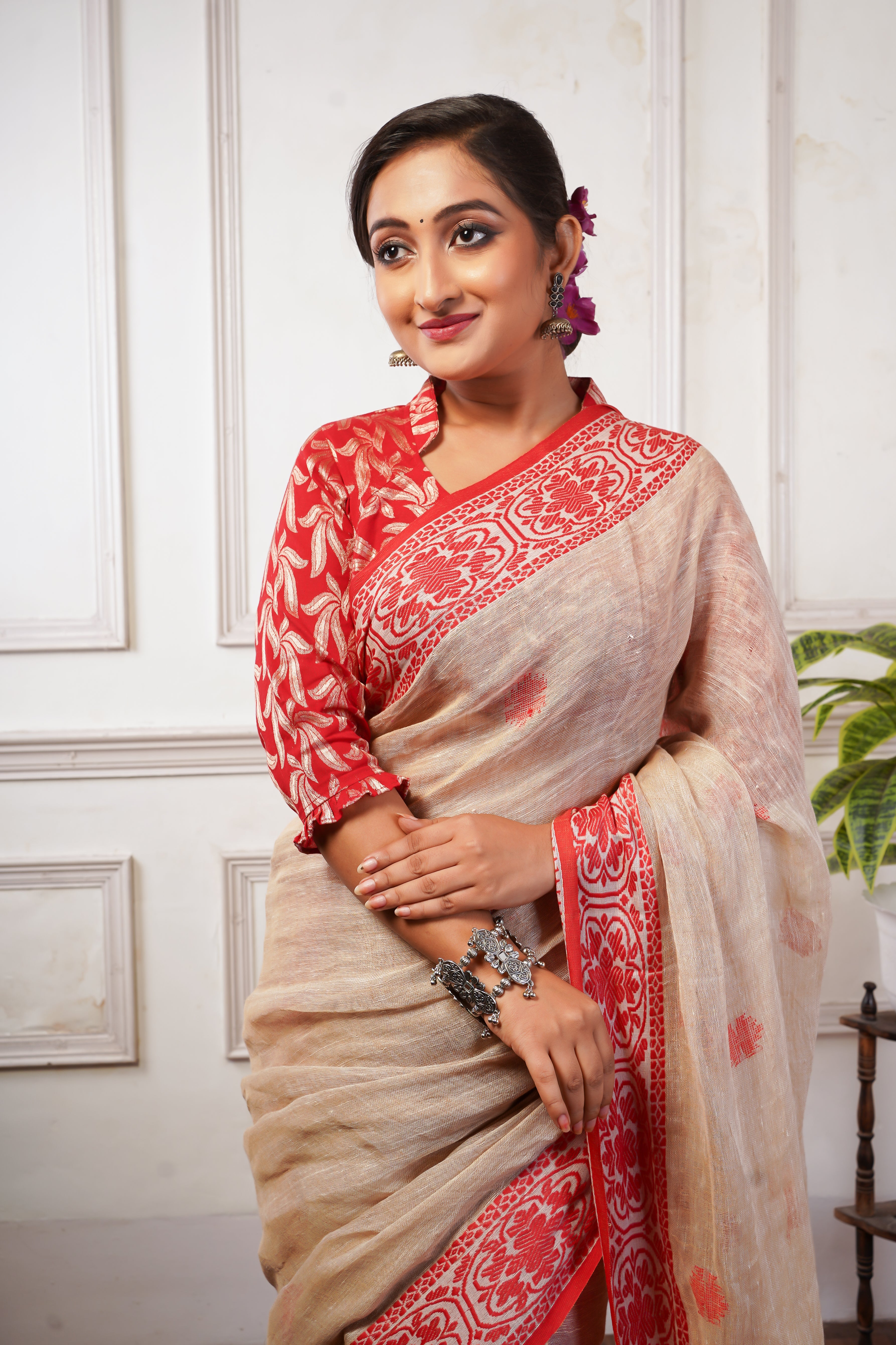 Beigh & Red Linen Hand Woven Jamdani Saree