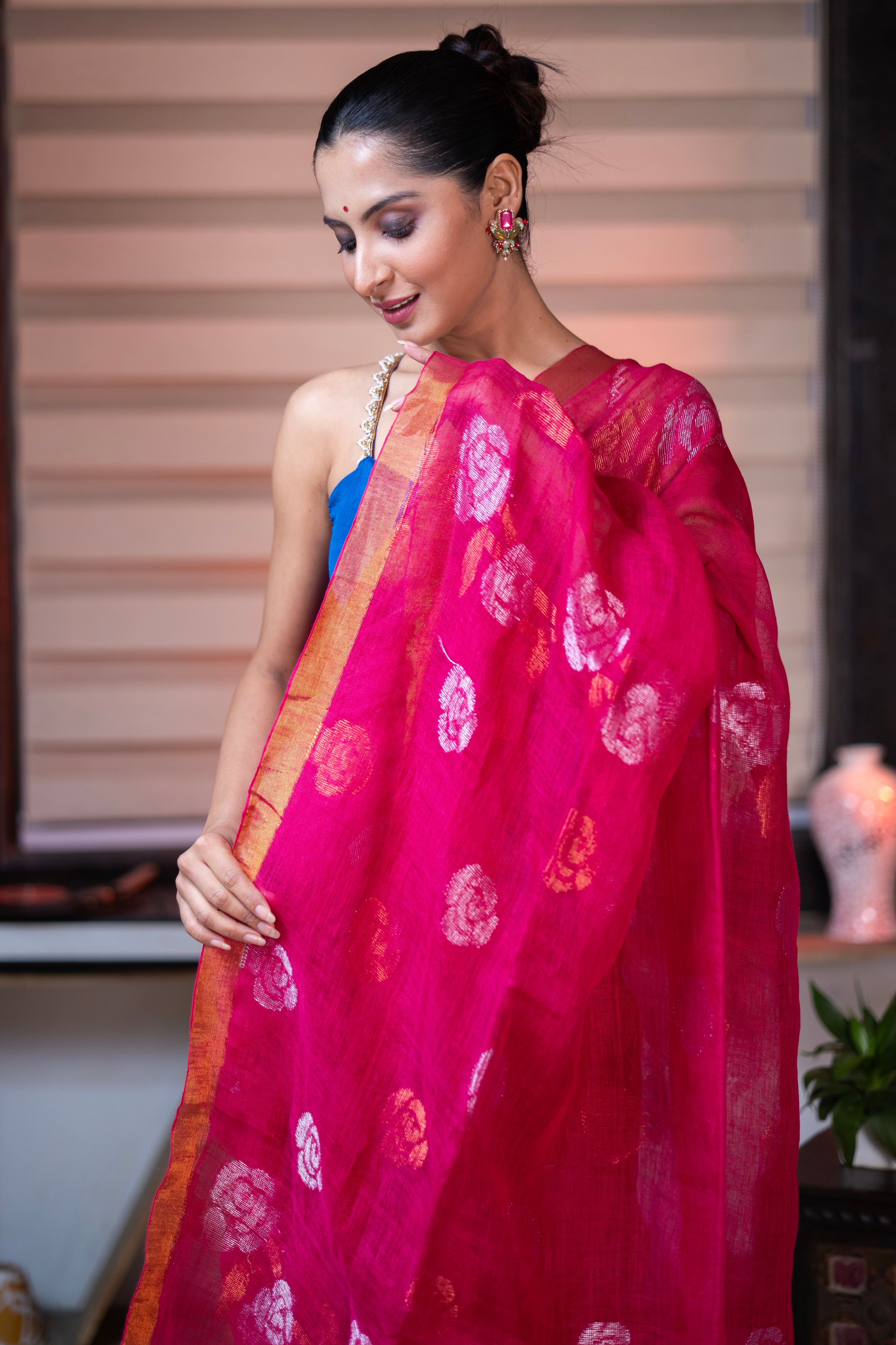 Rani Rose Linen Hand Woven Jamdani Saree