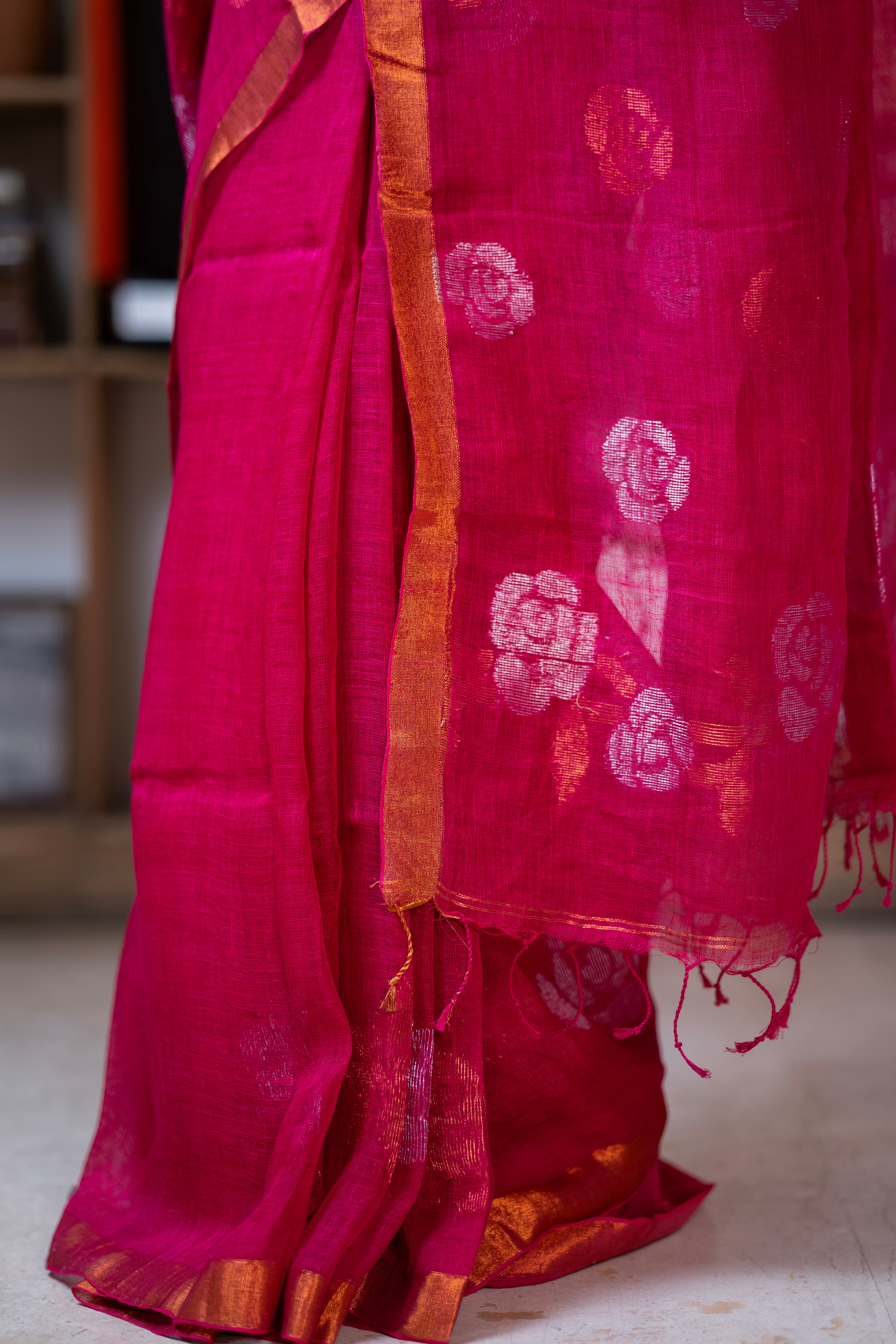 Rani Rose Linen Hand Woven Jamdani Saree