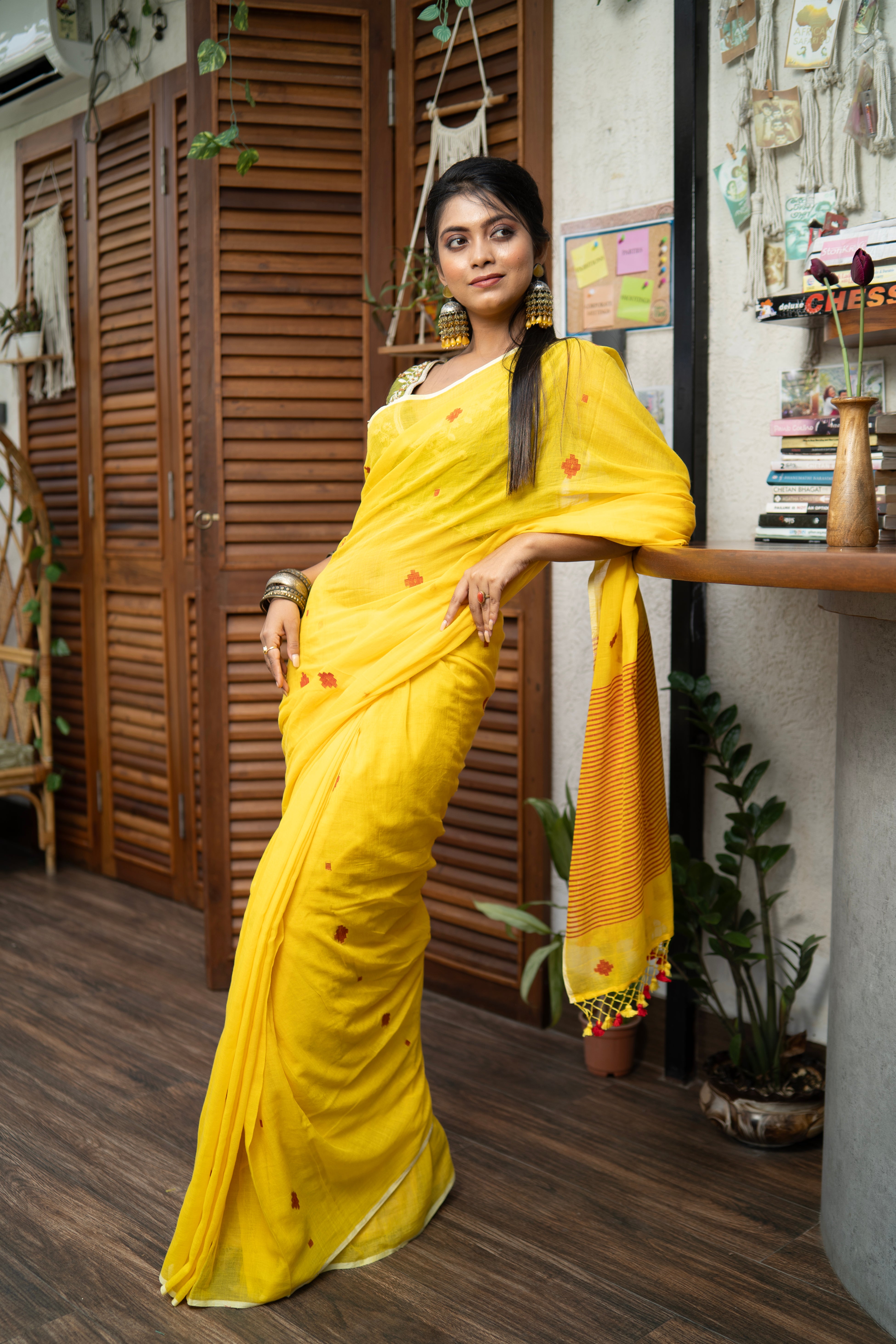 Yellow Hand Weaving Mul Mul Cotton Saree