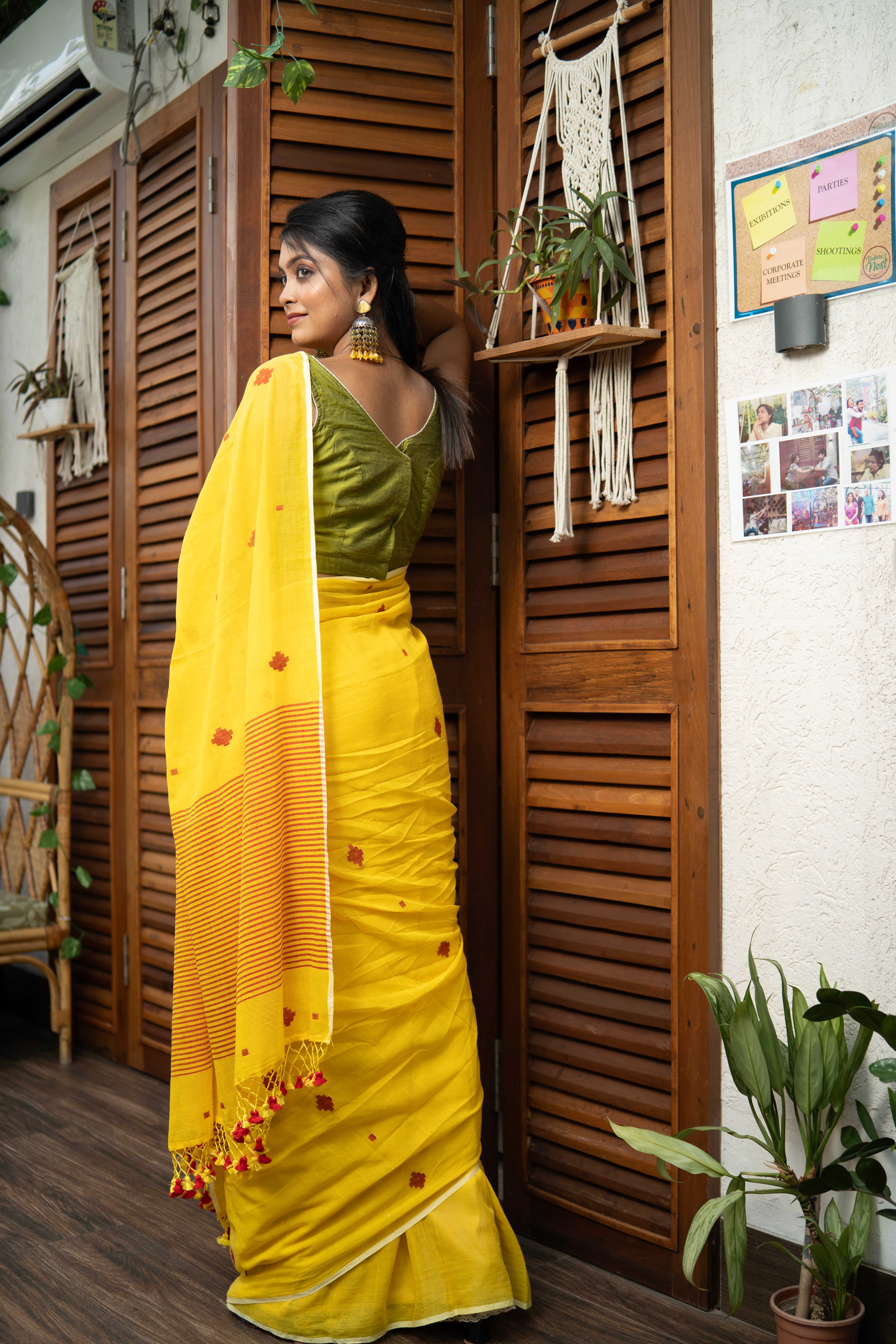 Yellow Hand Weaving Mul Mul Cotton Saree