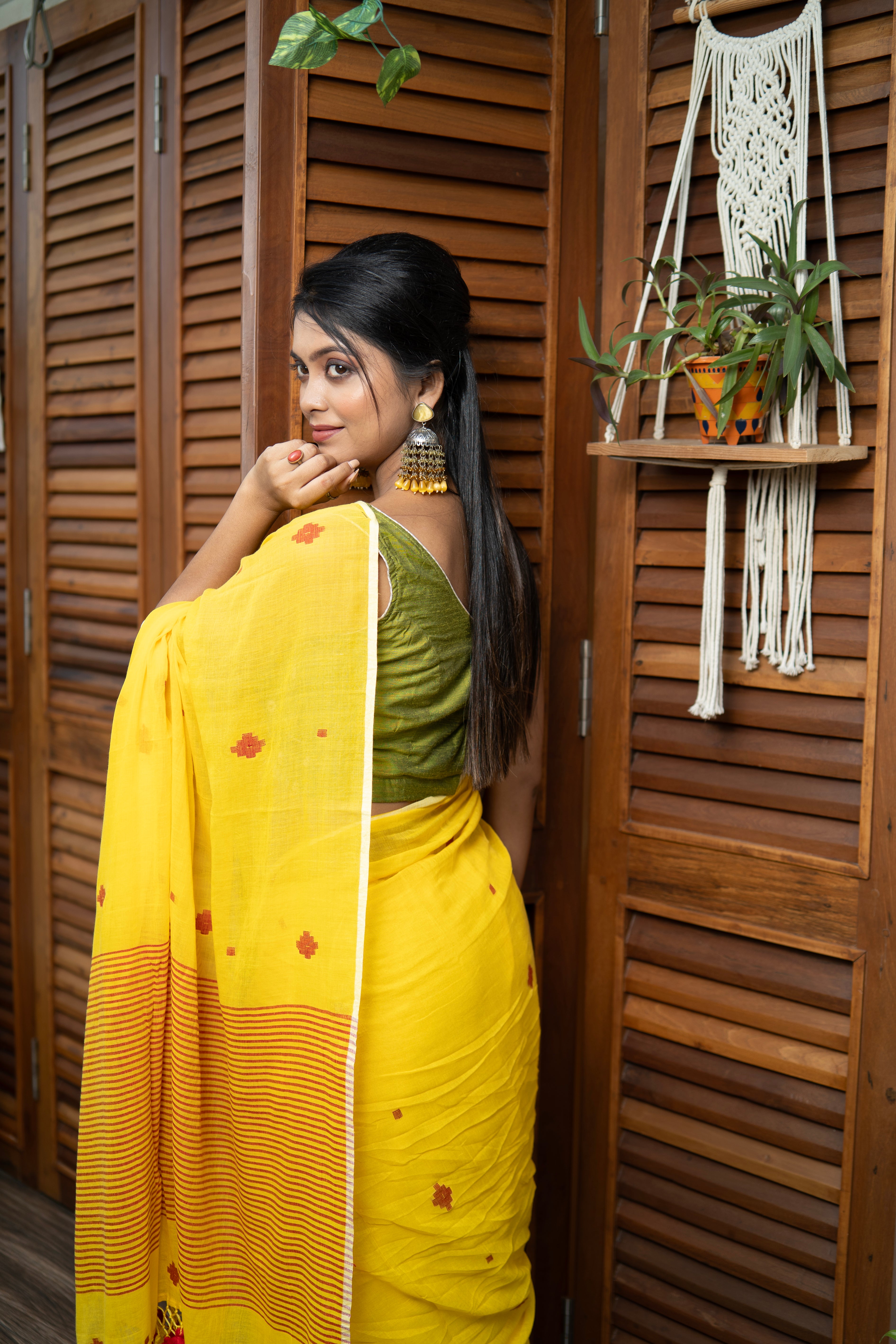 Yellow Hand Weaving Mul Mul Cotton Saree
