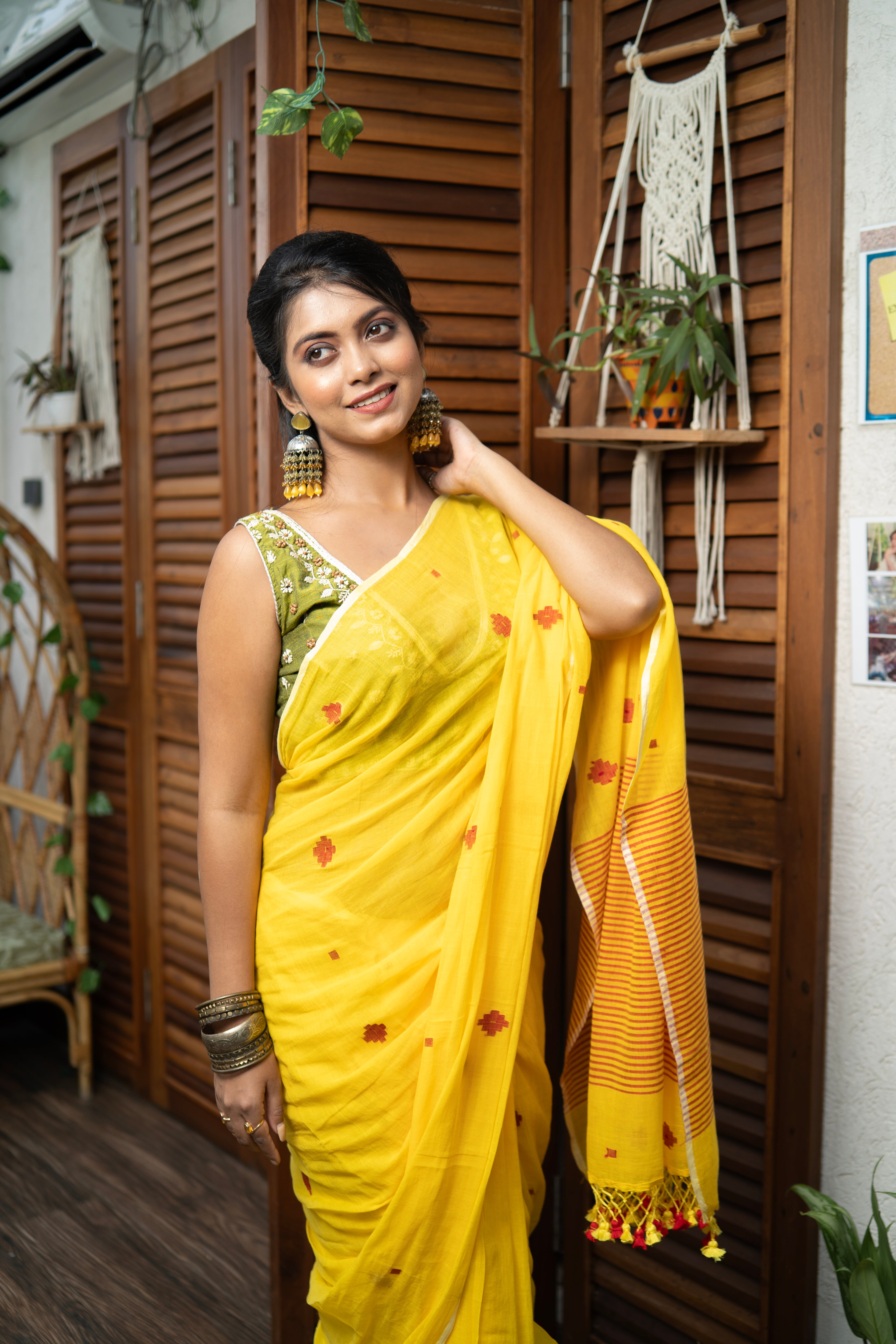 Yellow Hand Weaving Mul Mul Cotton Saree