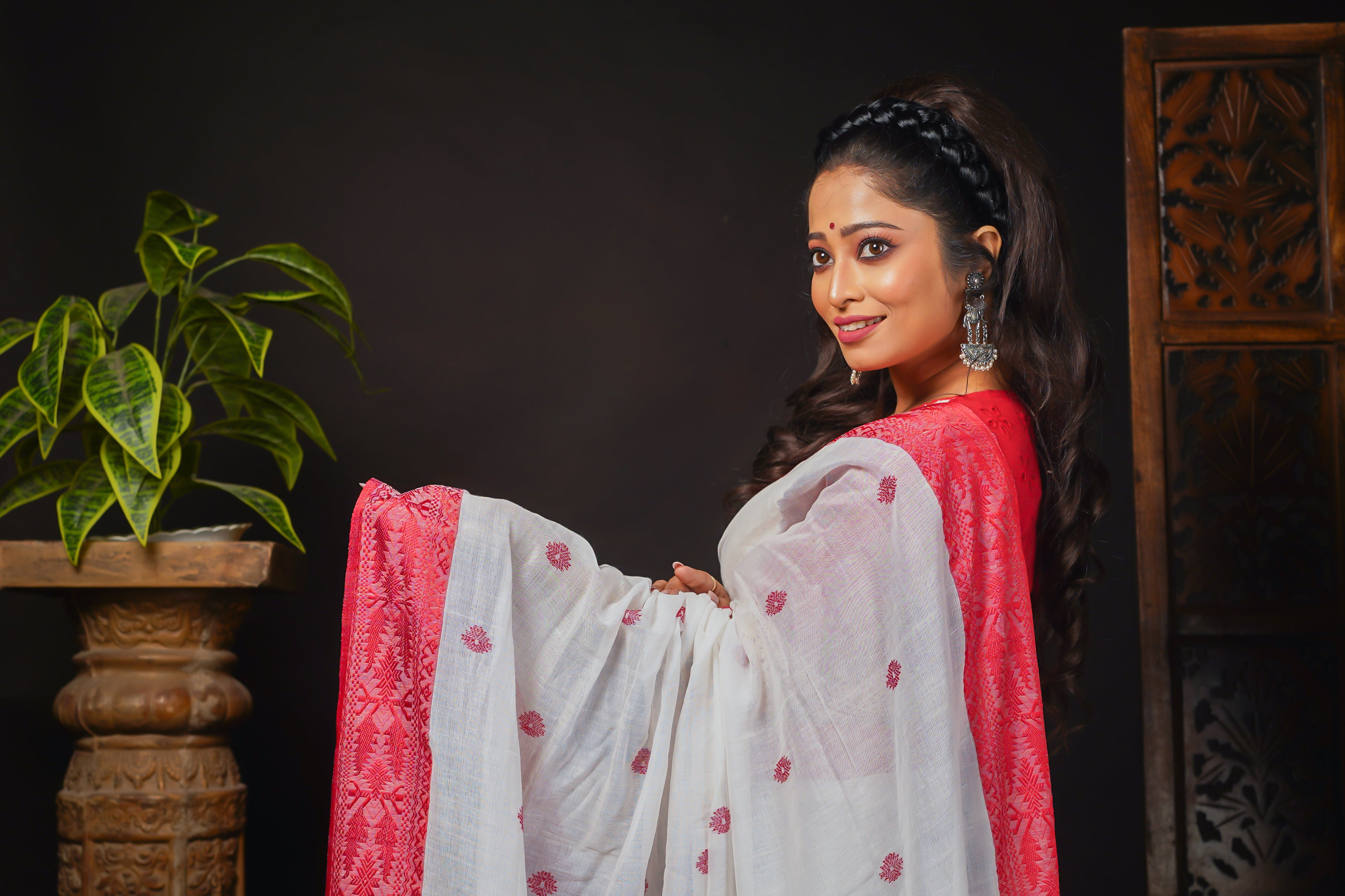 White Pure Masrise Cotton Handwoven Saree